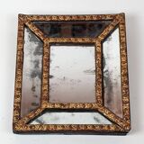 Miroir perlé en bois doré du 18e siècle