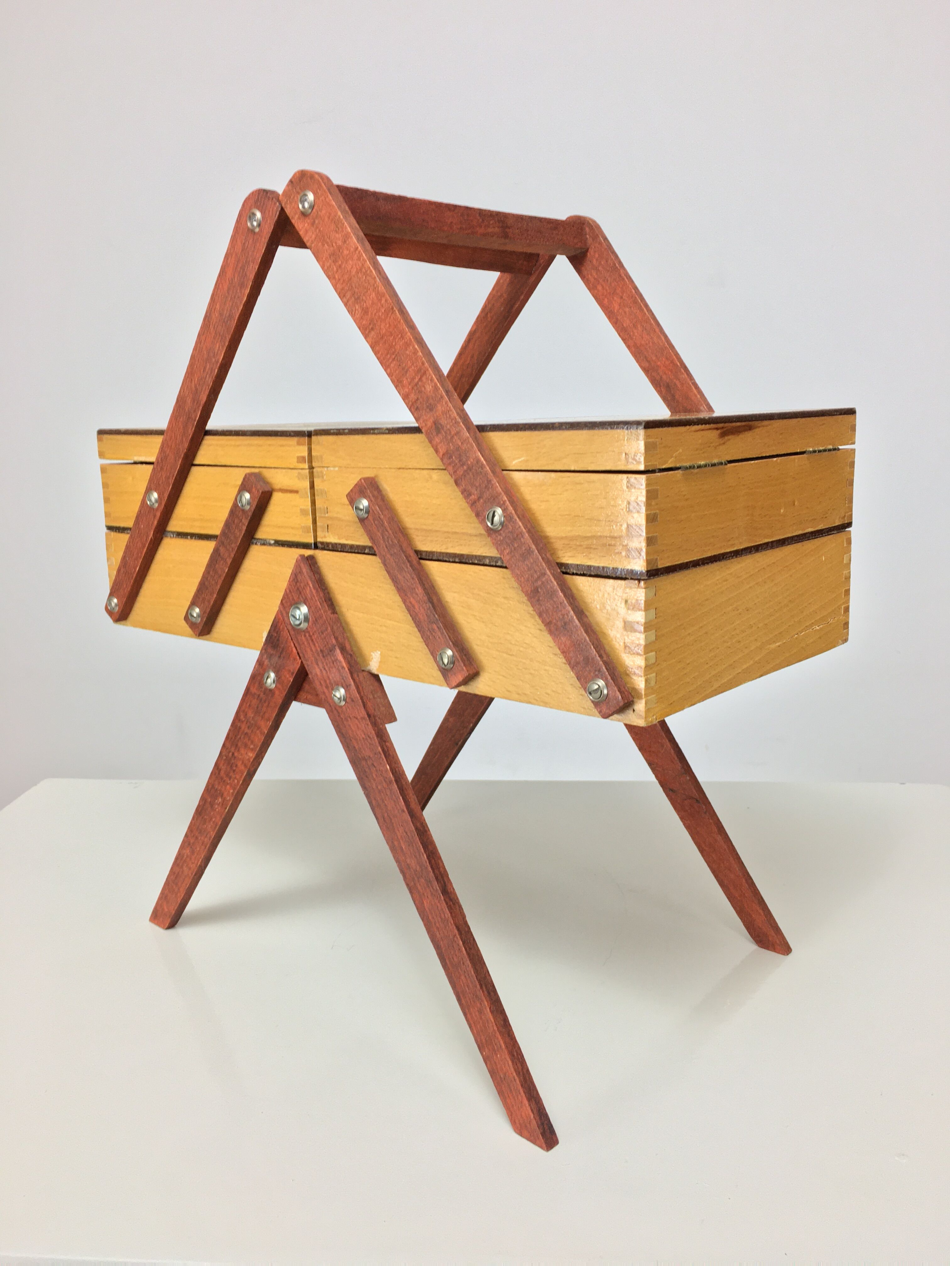 Worker feet compass 50s