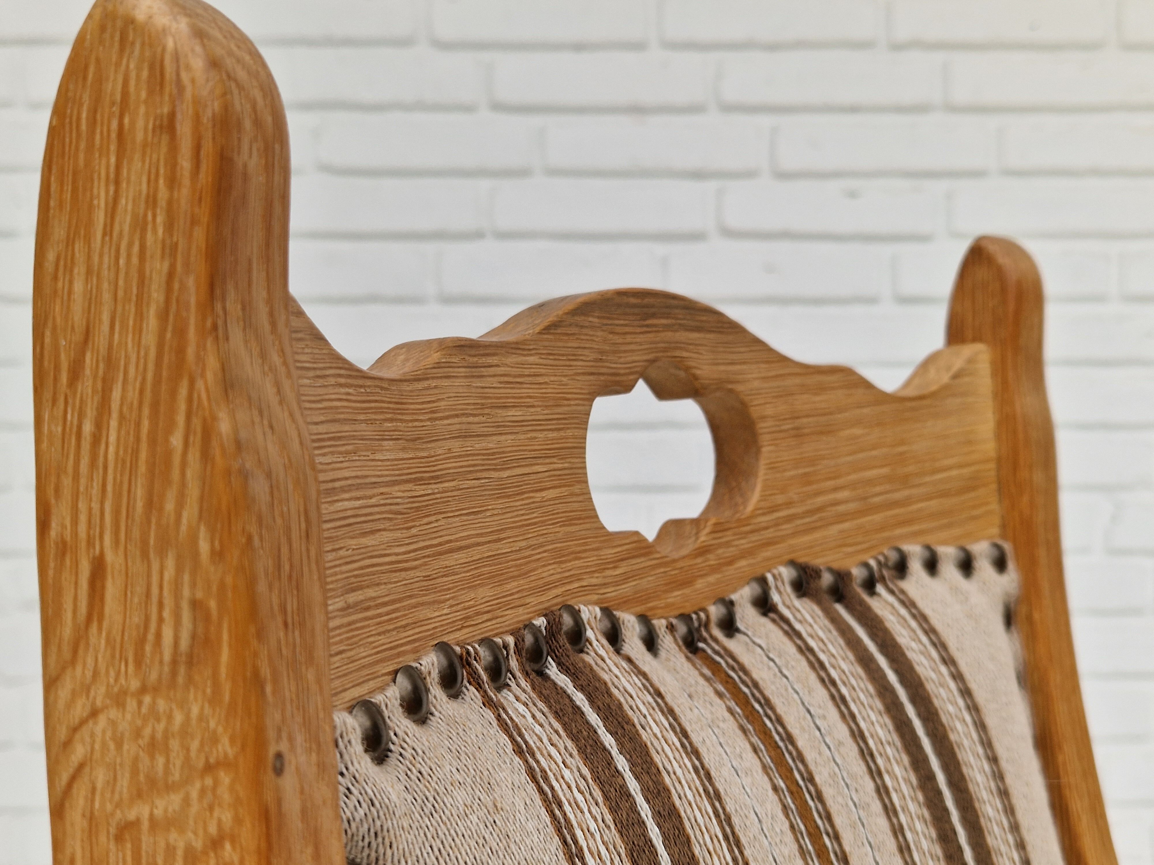 Danish dinning set of table and four chairs in oak and wool.