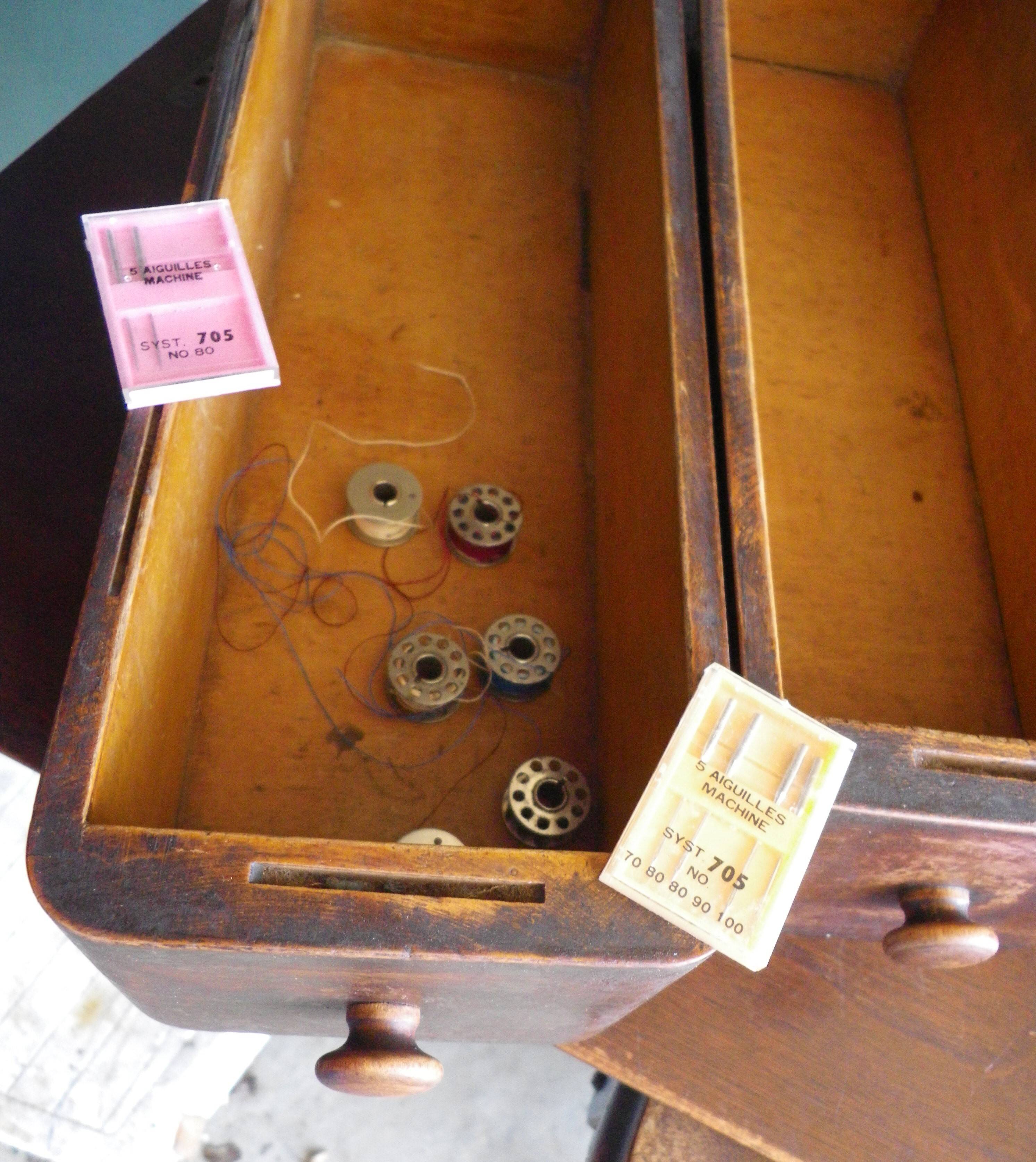 Singer sewing machine, 1928