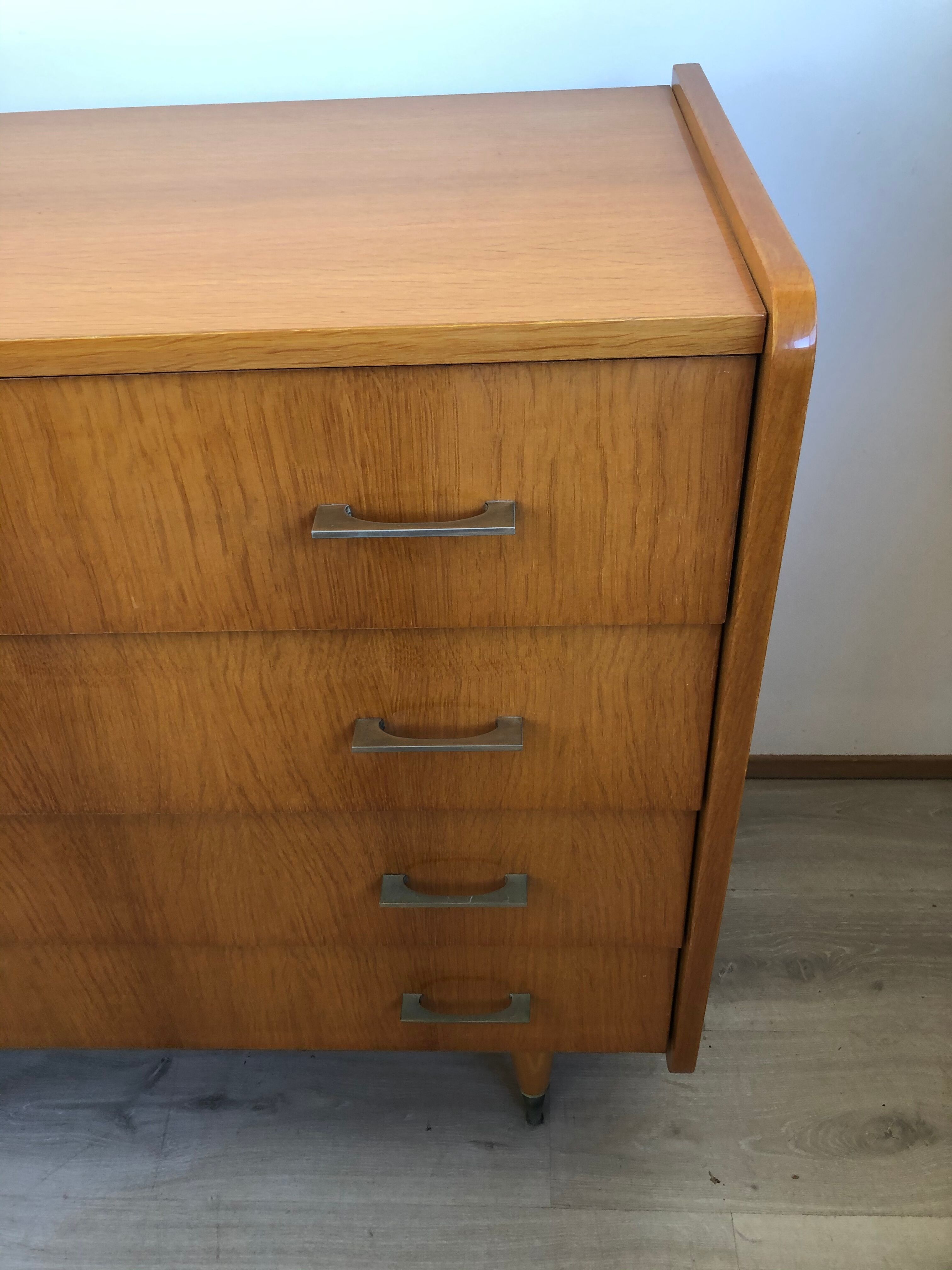 Beautiful 60s honey chest of drawers in a beautiful state