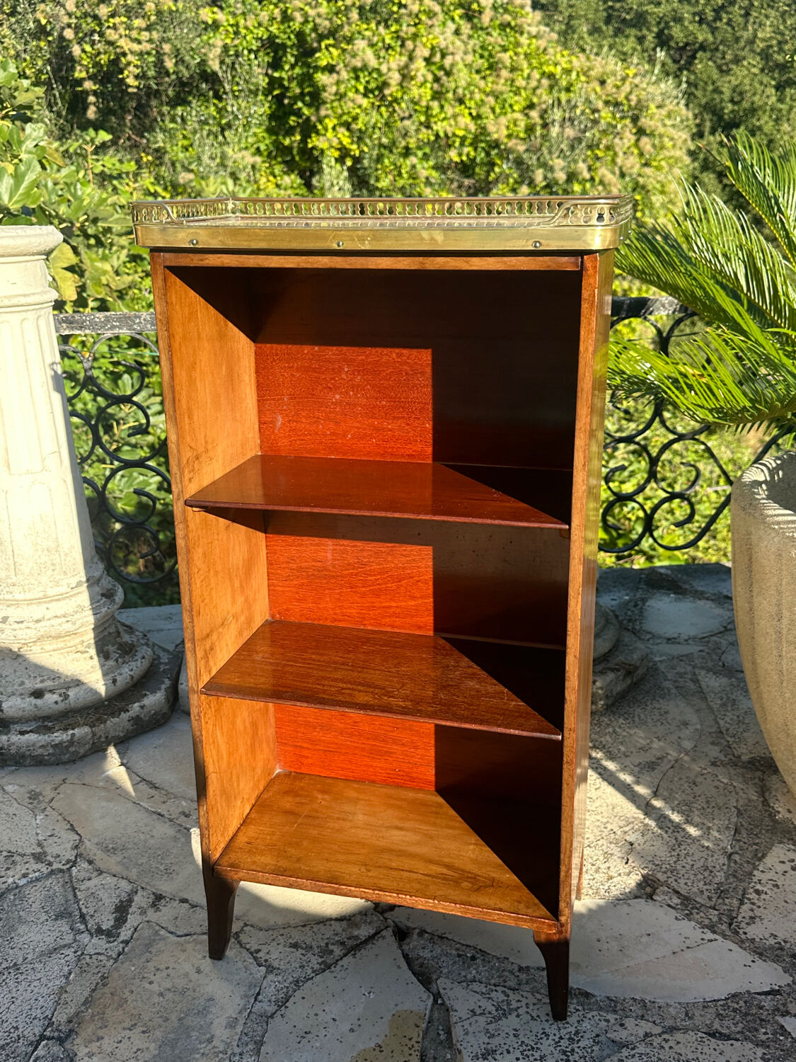 Small Louis XV style mahogany bibus.