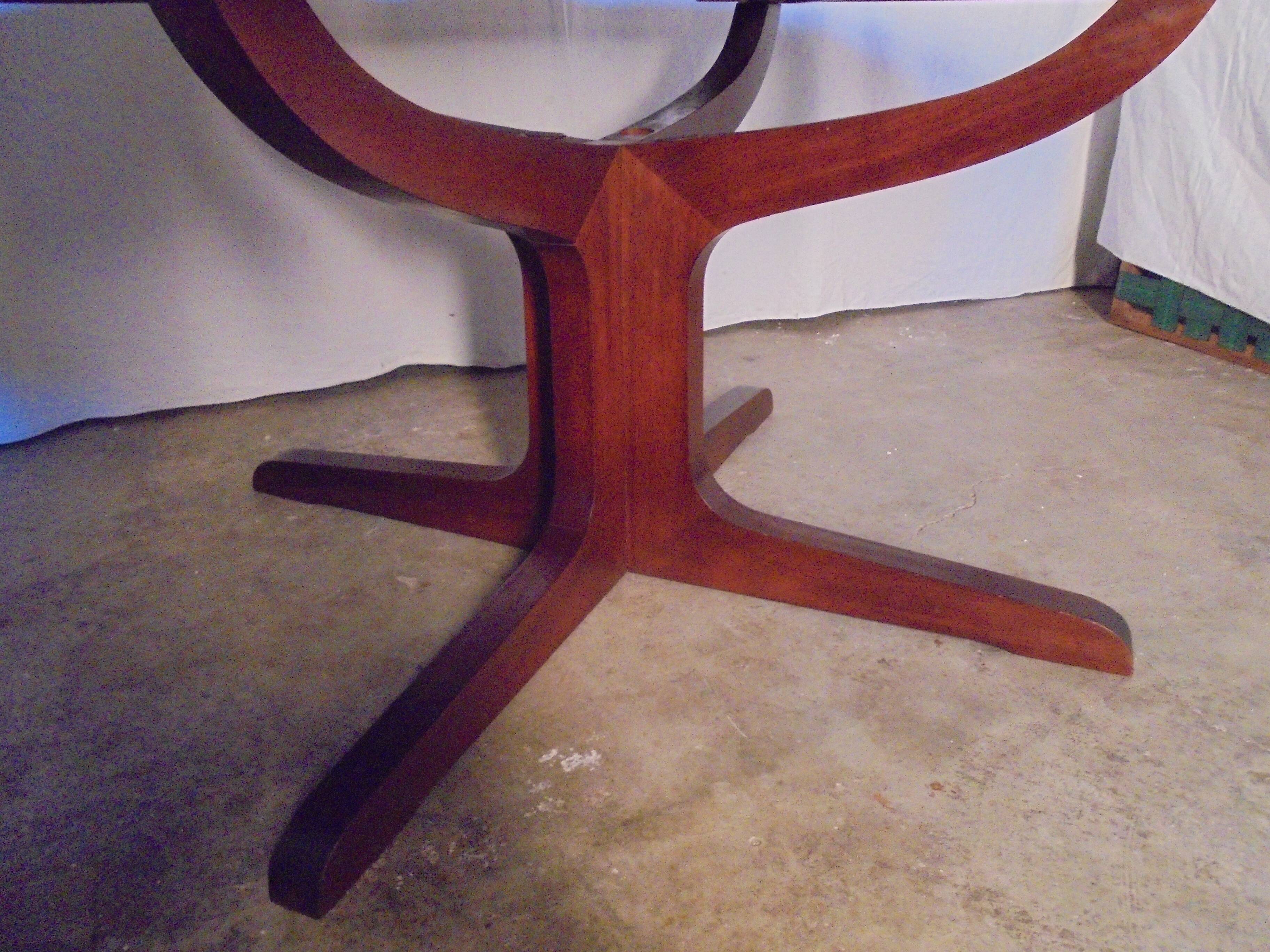 Round table central feet with 2 extensions of the 70s / 80s