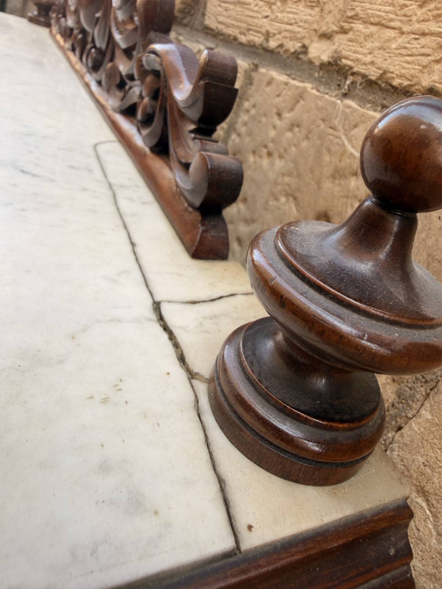 Petite étagère murale/console d’appoint Napoléon III — noyer sculpté e