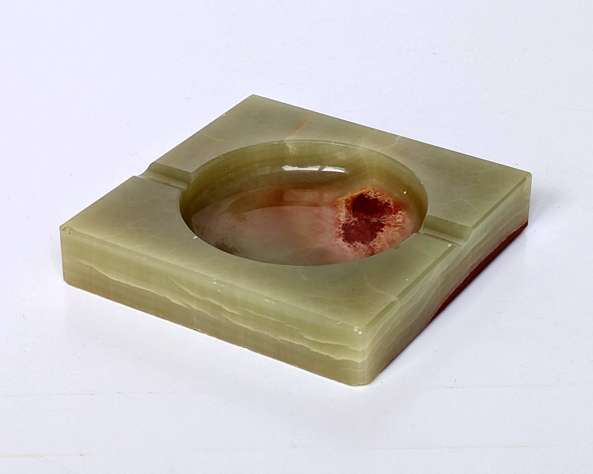 ​Italian ashtray in green and red onyx - 15 cm x 15 cm