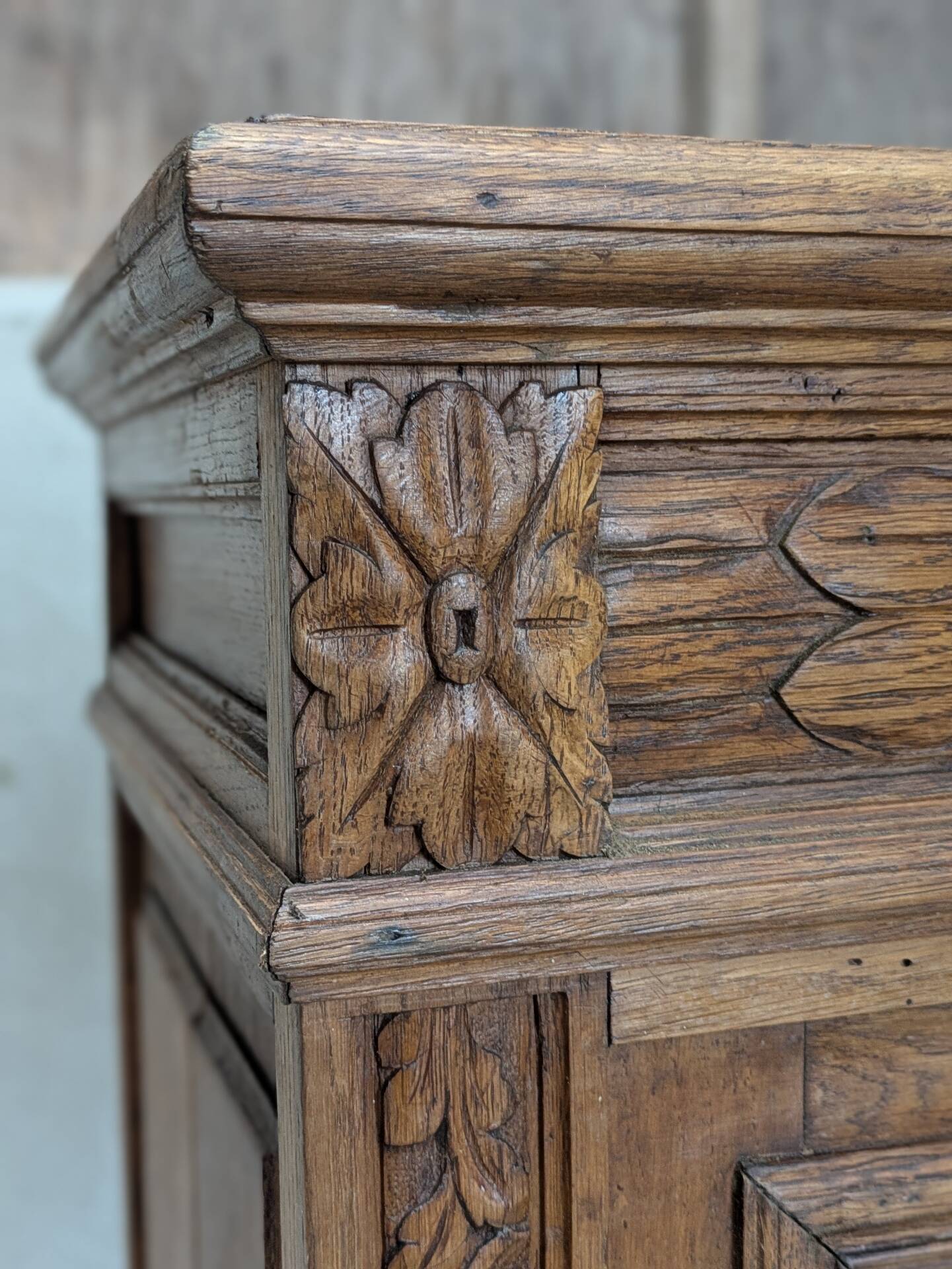 Buffet ancien en chêne