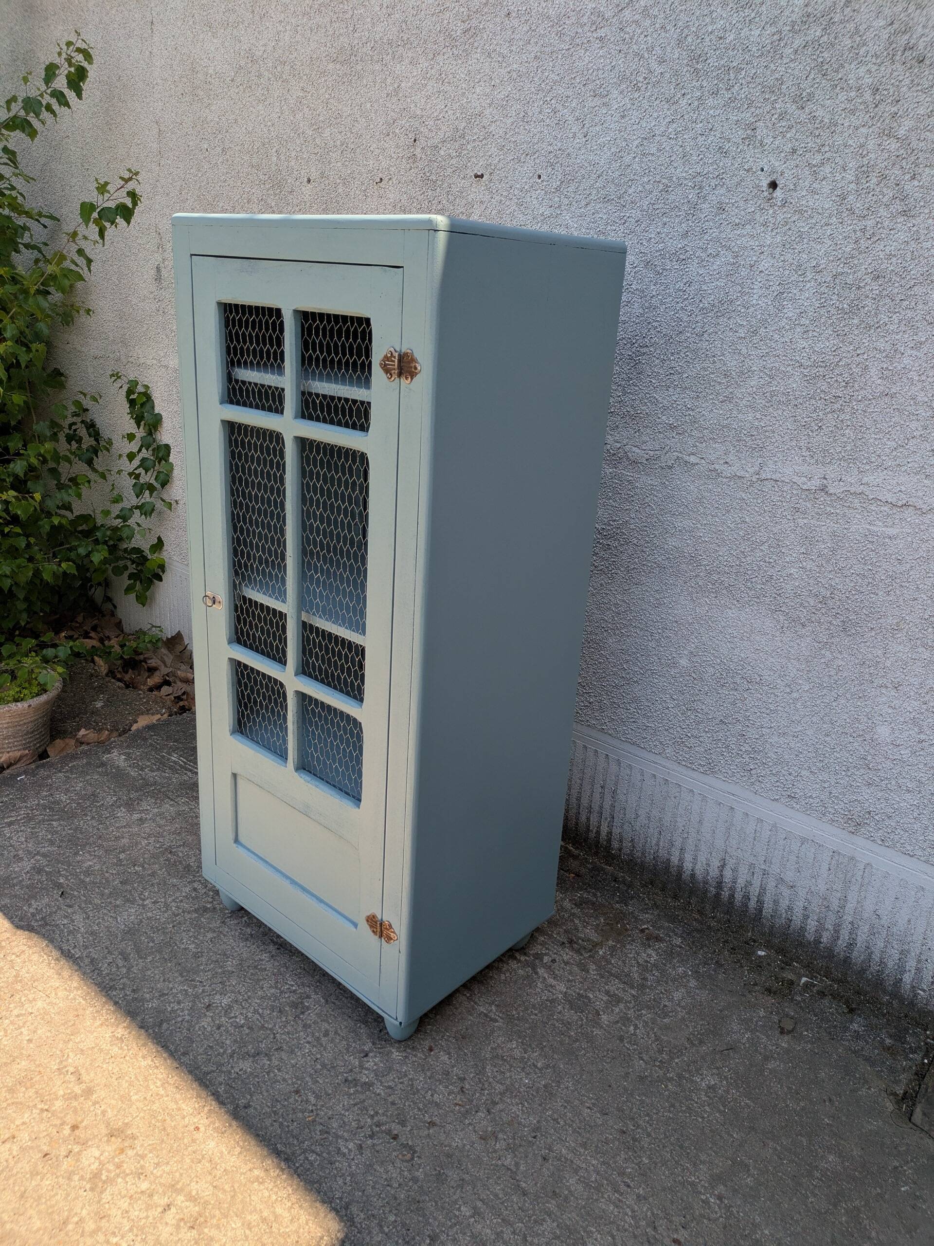 Small Parisian wardrobe