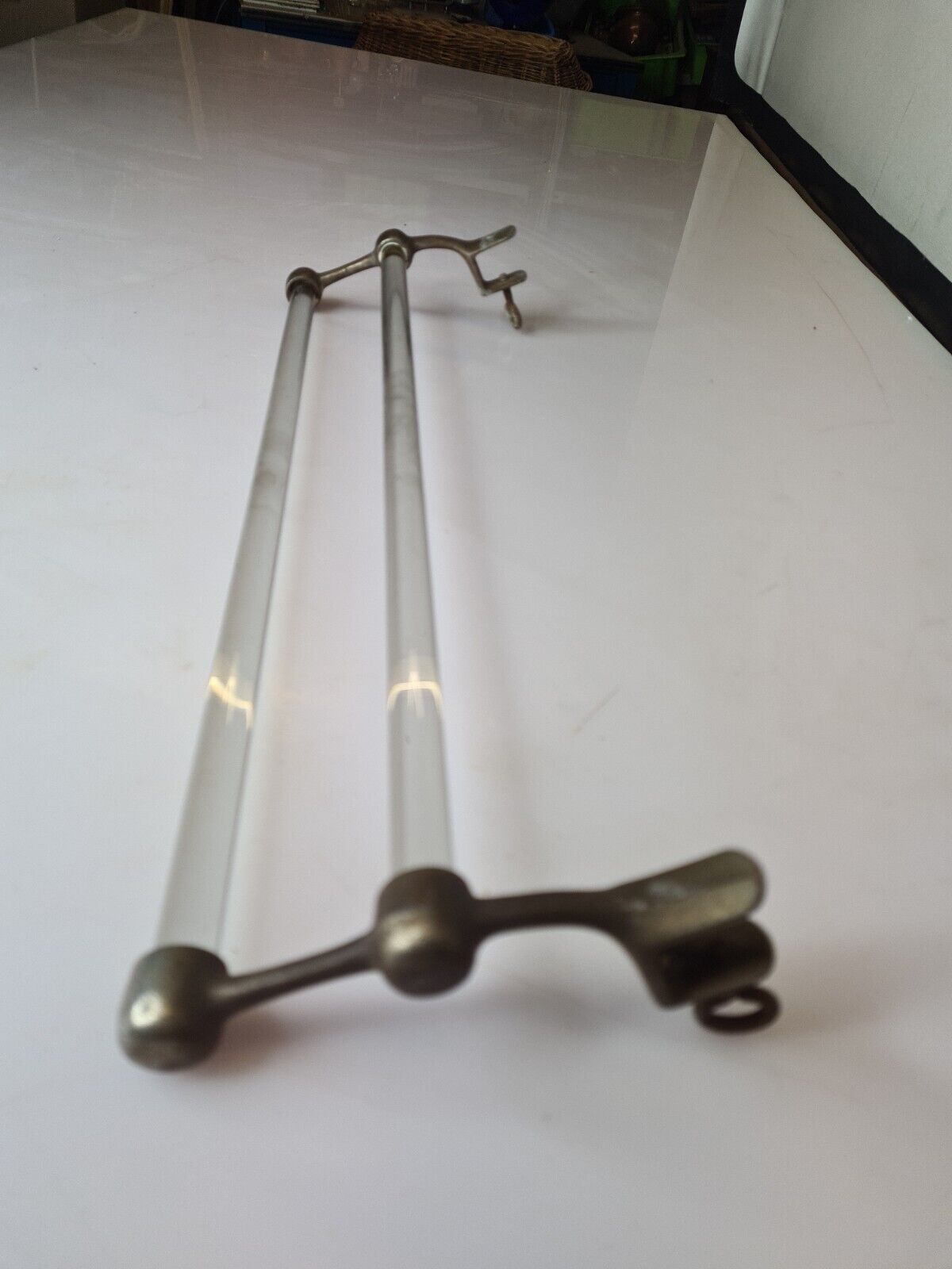 Towel rack in chrome iron and glass