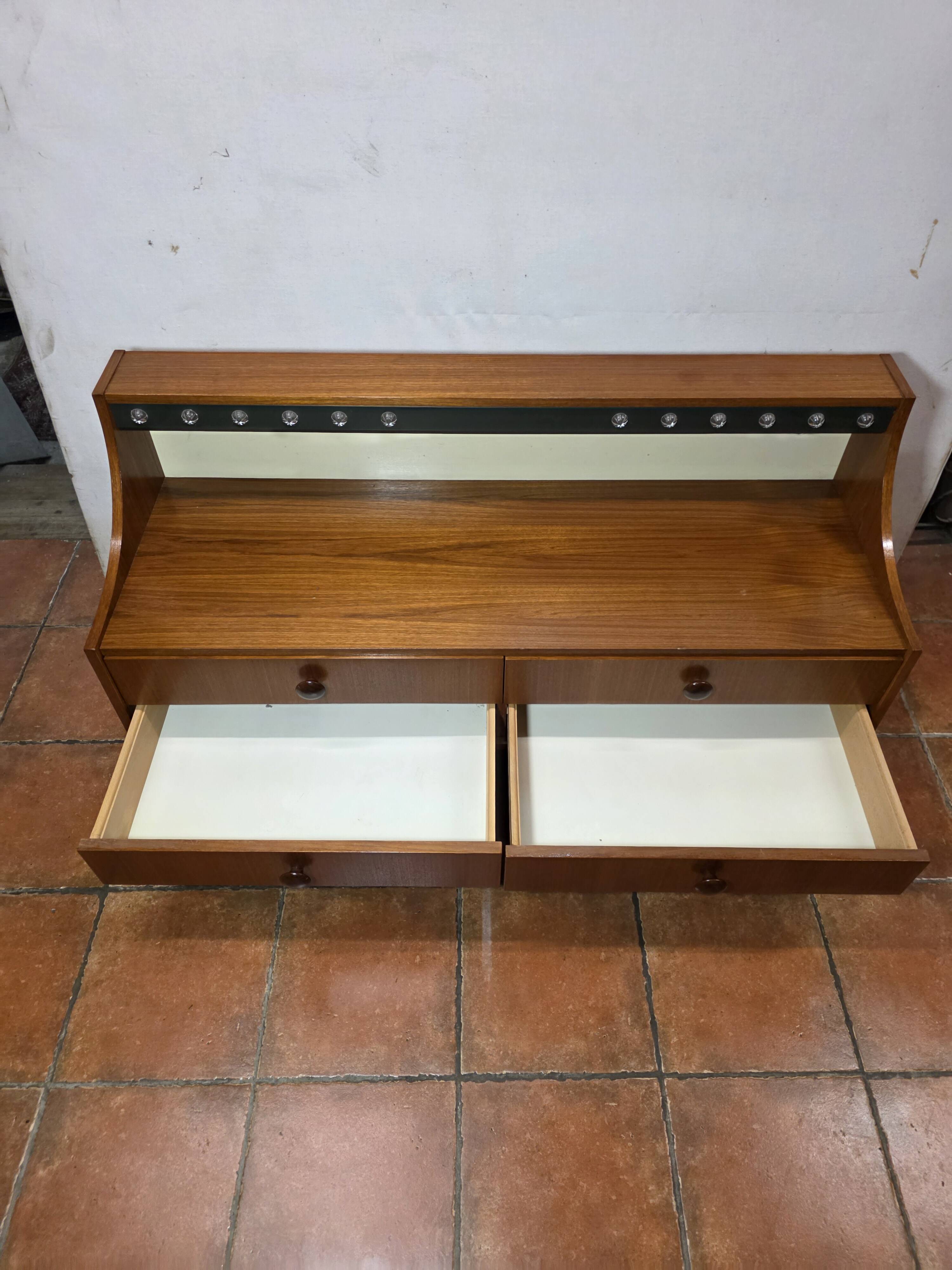 Commode scandinave en teck des années 60