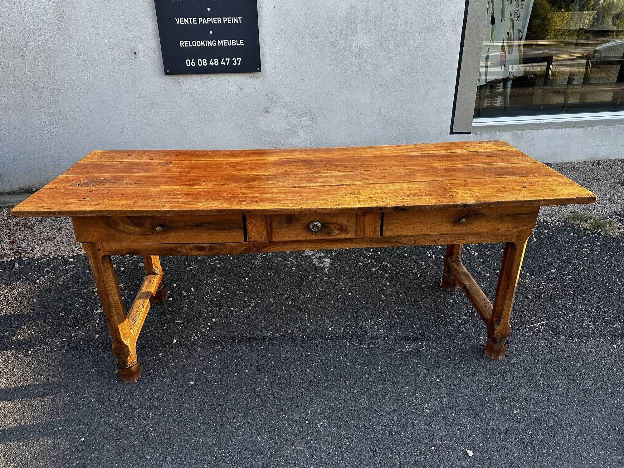 Farm table