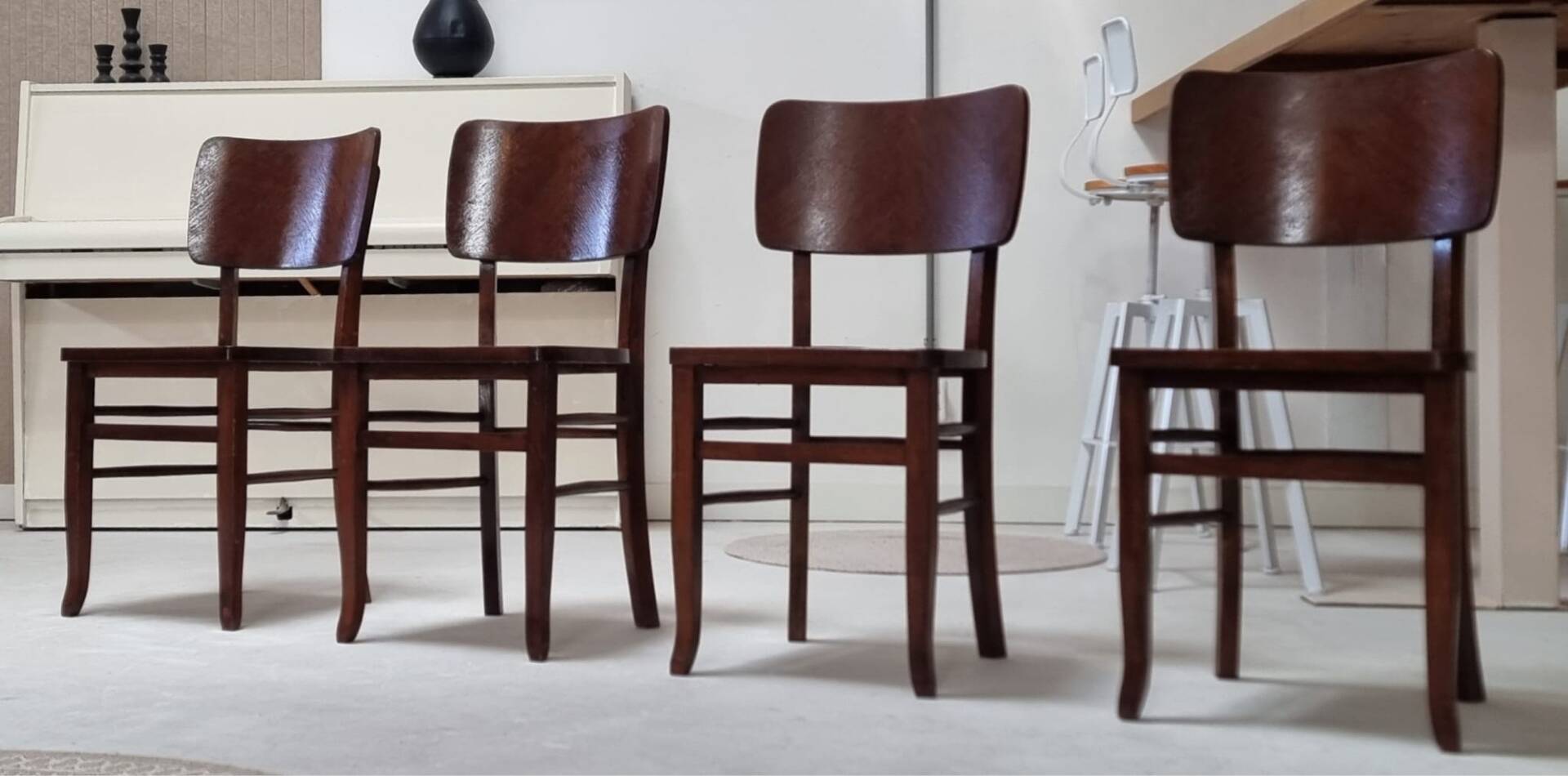 Chaises du milieu du siècle