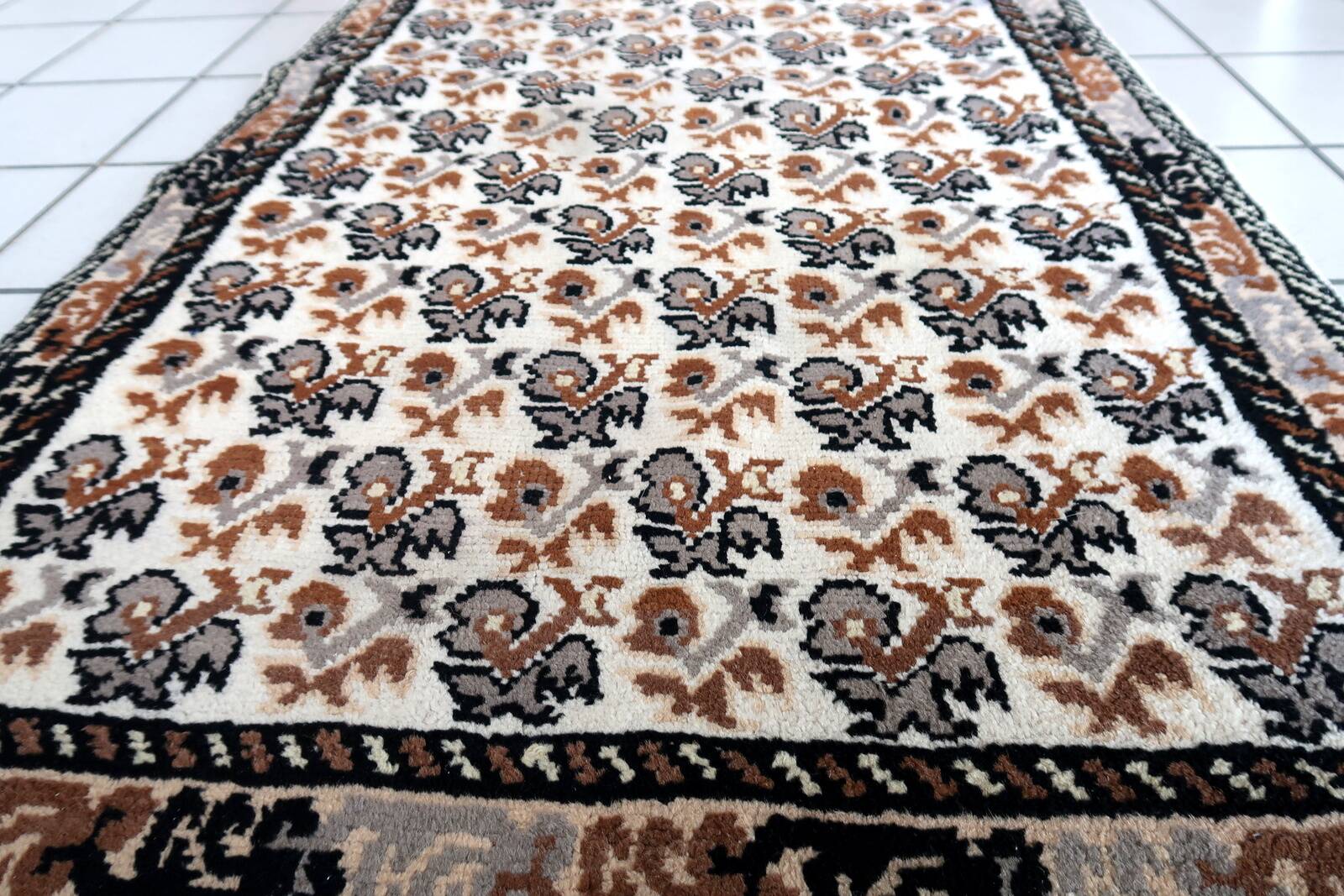 Tapis Vintage Savonnerie Français Fait Main en Laine – 83cm x 138cm