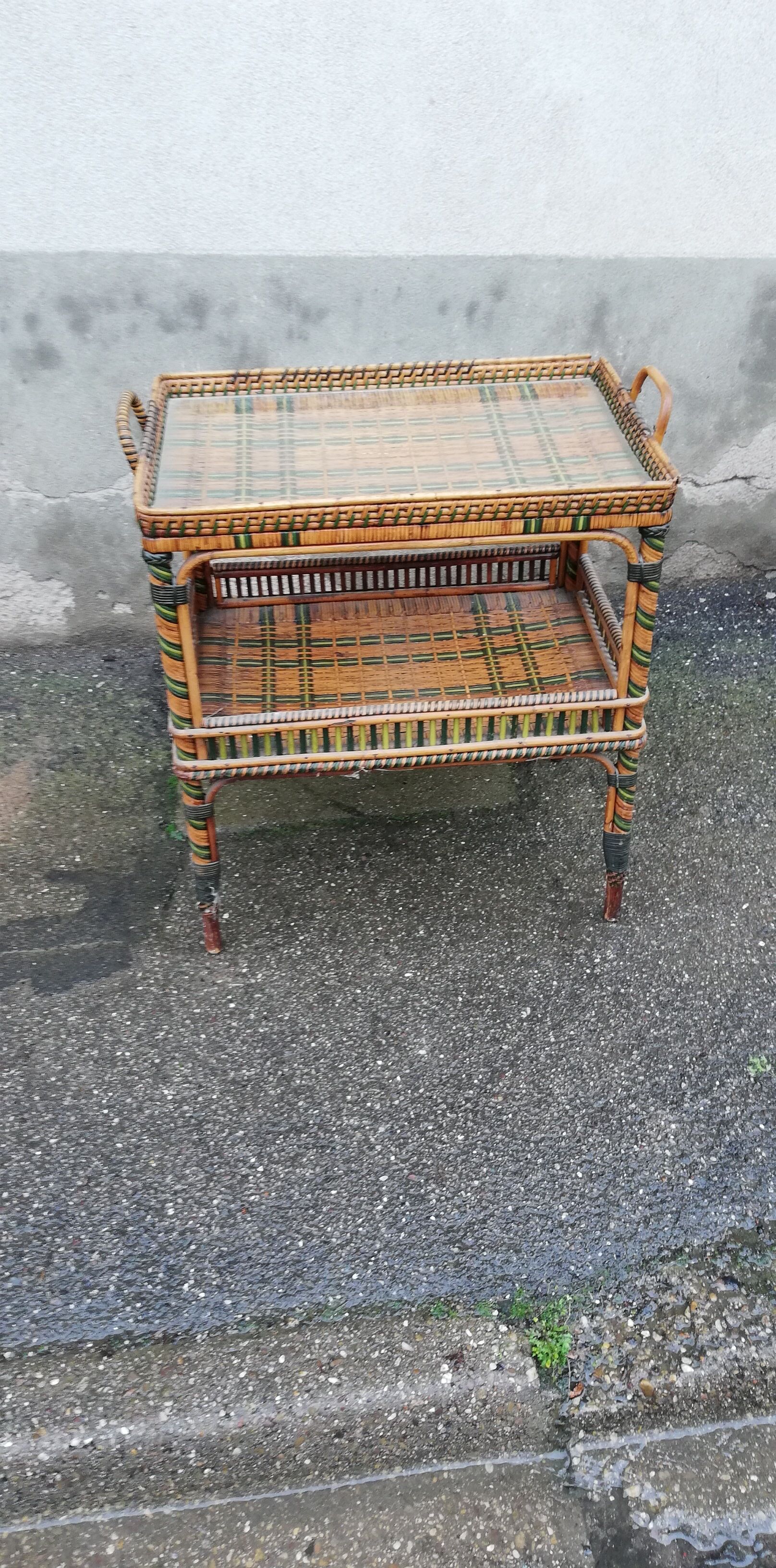 Vintage rattan service