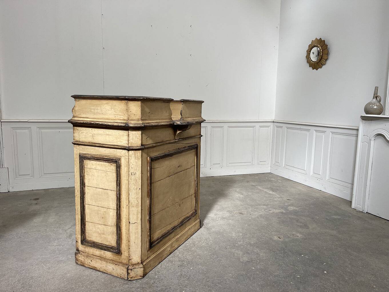 Comptoir 1930 de boutique, patine beige