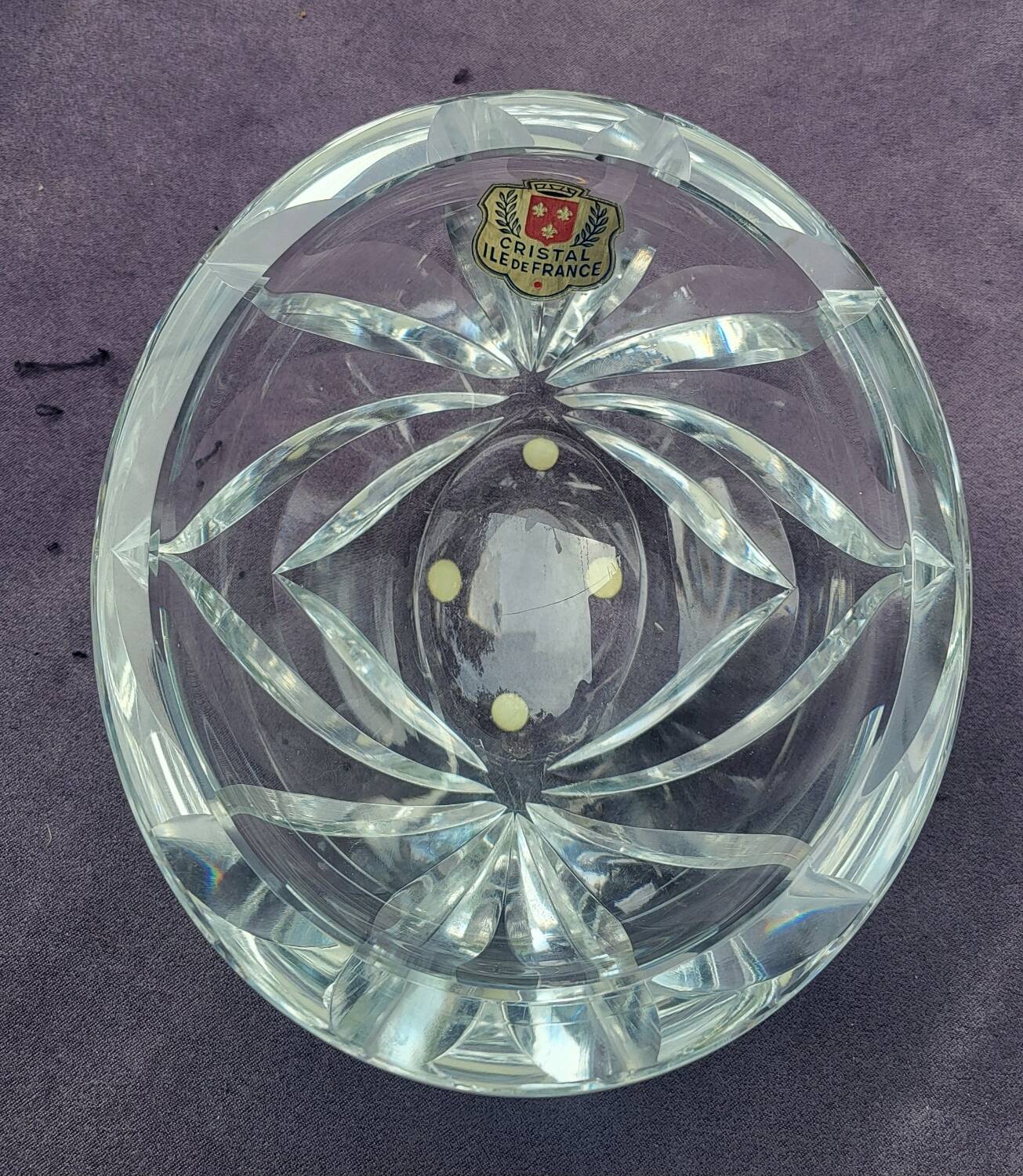 Empty pocket in Ile de France crystal