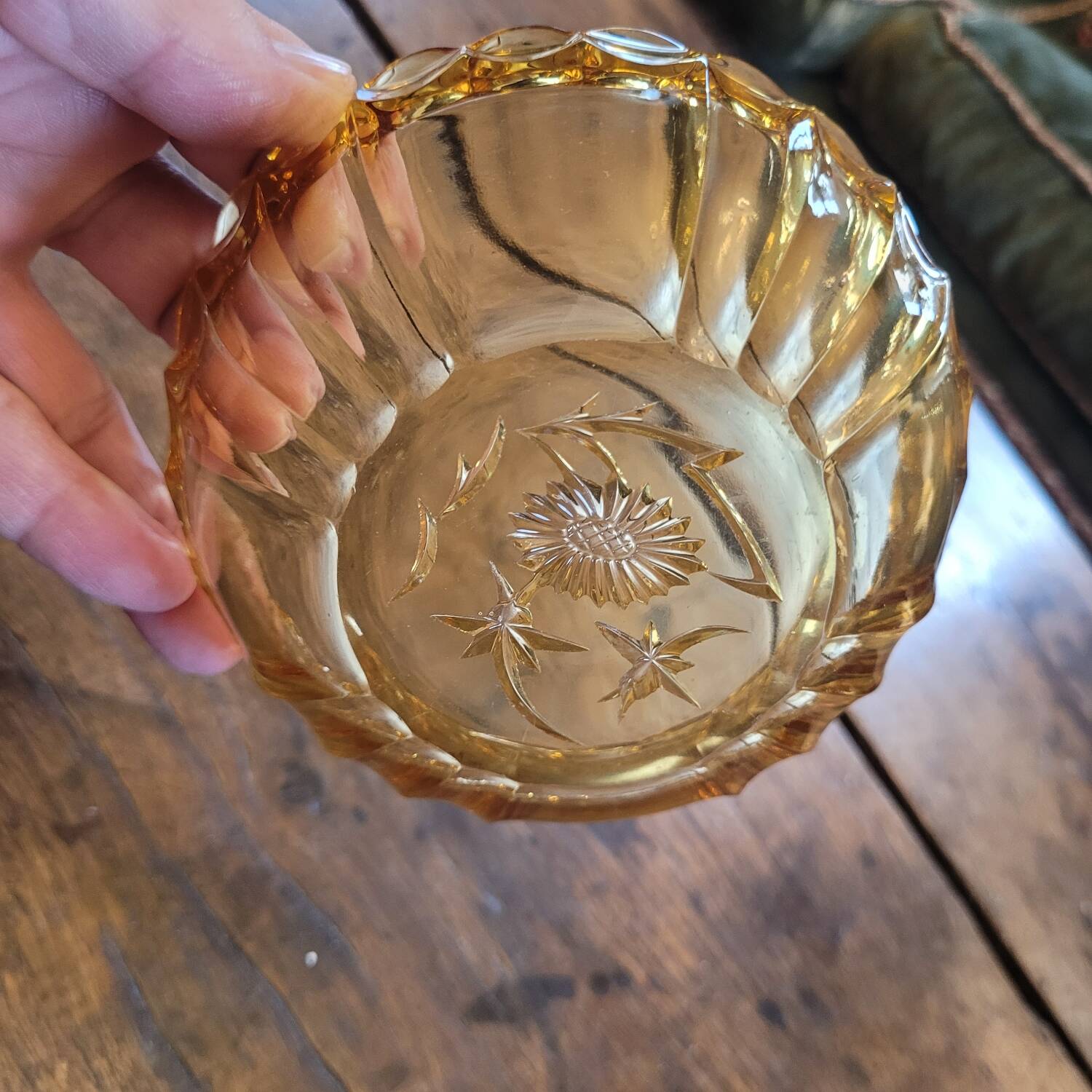Amber glass catchall dish – 1940s–1950s