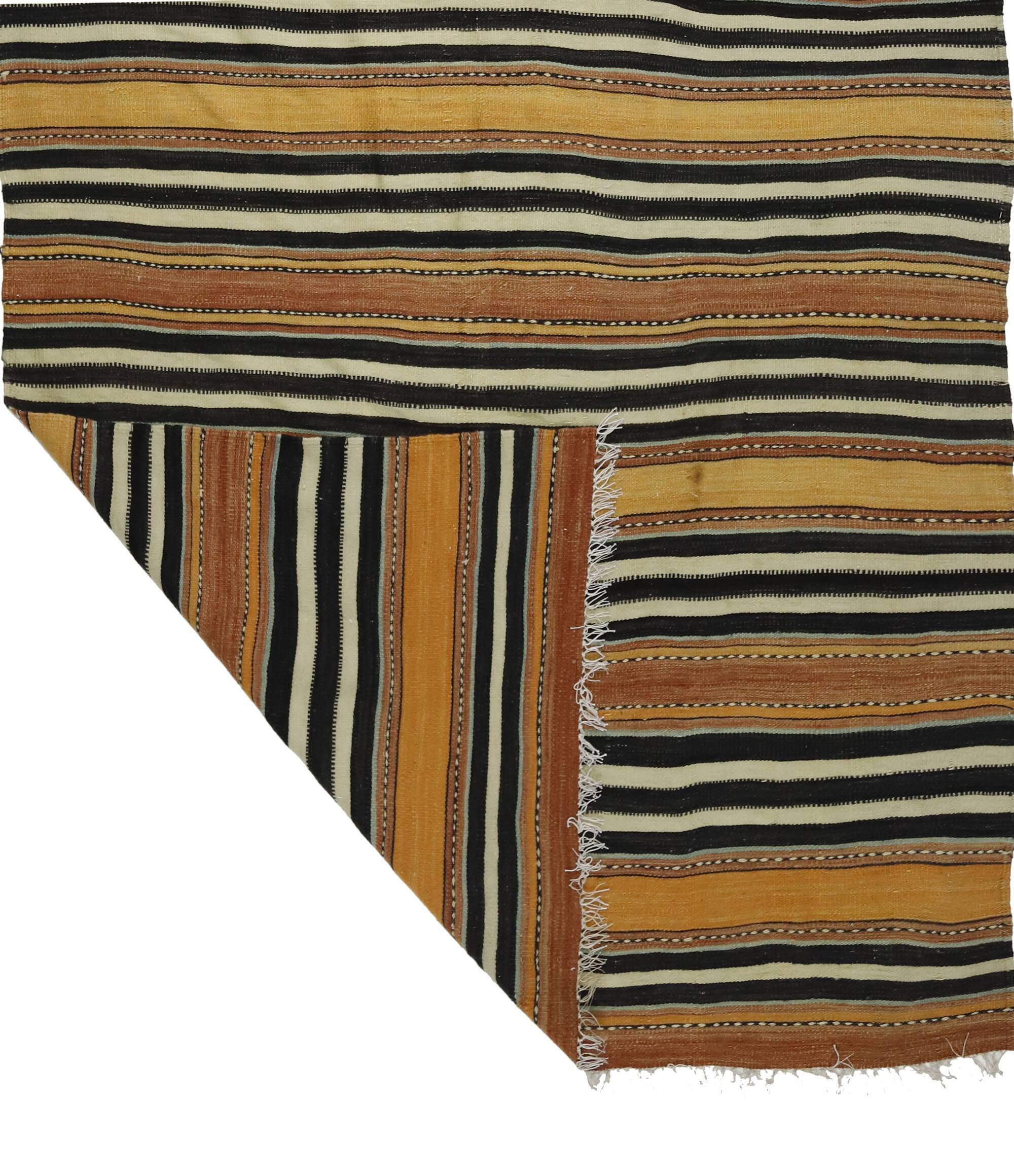 Kilim vintage d’Usak, 243 x 144 cm, laine 100 %, tissé à la main – années 1