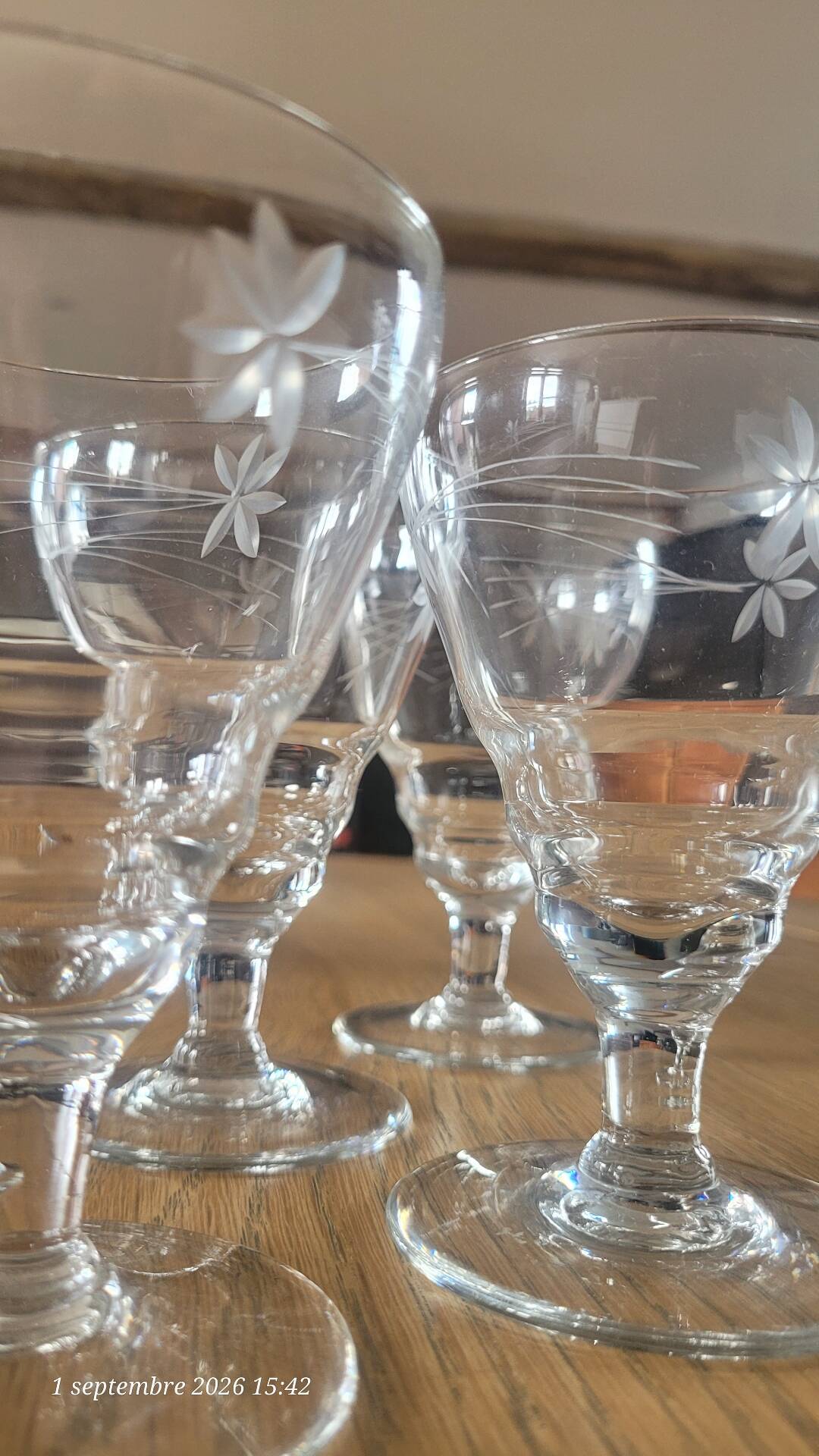 4 verres à pied Art Déco en verre gravé