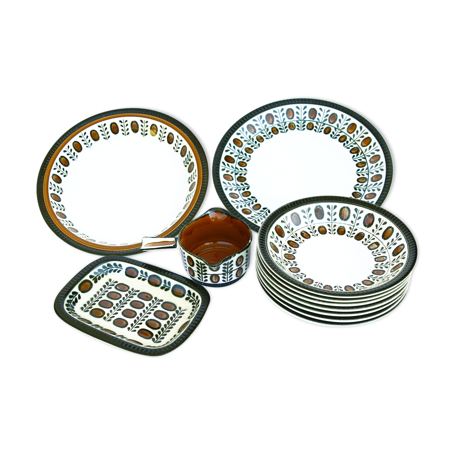 Lot of 2 dishes, 7 hollow plates, ramekin and sausage Boch Belgium, Nut collection