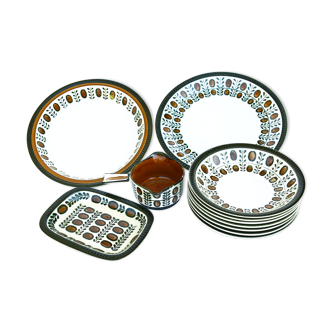Lot of 2 dishes, 7 hollow plates, ramekin and sausage Boch Belgium, Nut collection