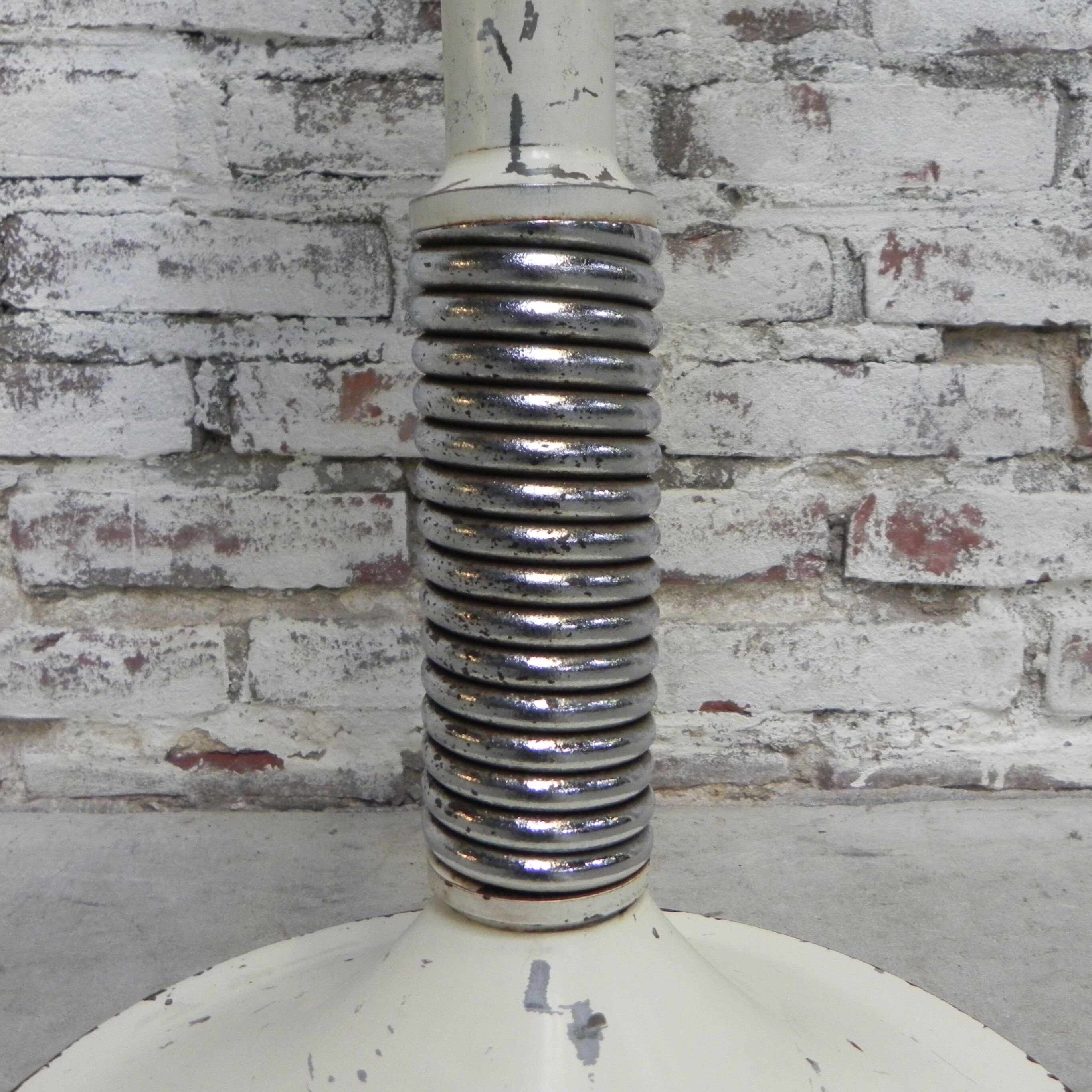 Industrial dental stool, Manubelge