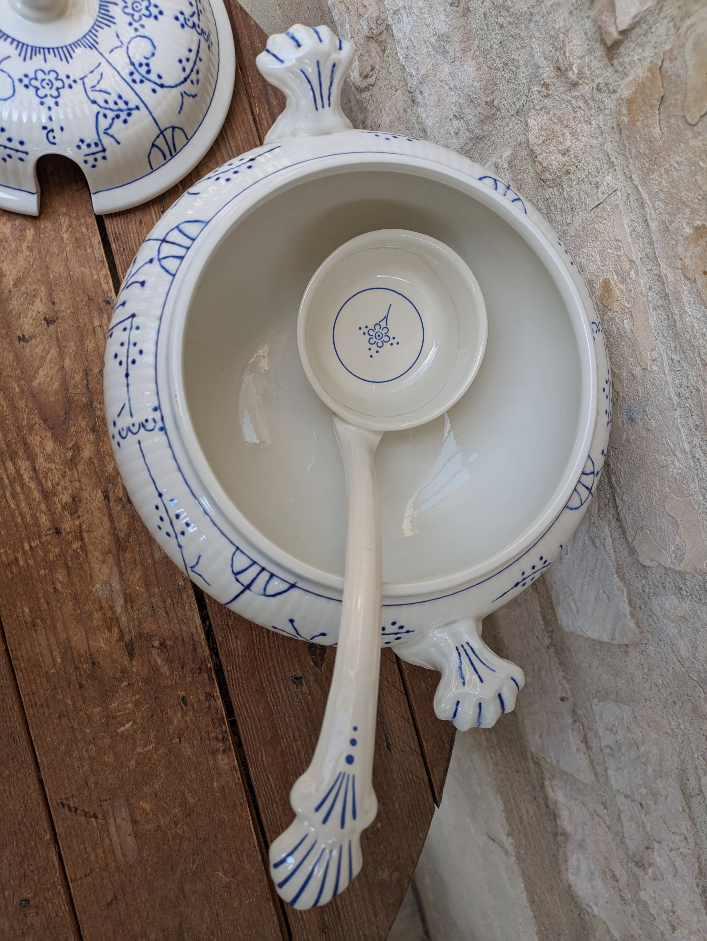 Soup tureen with lid and ladle Boch la Louvière model Copenhagen