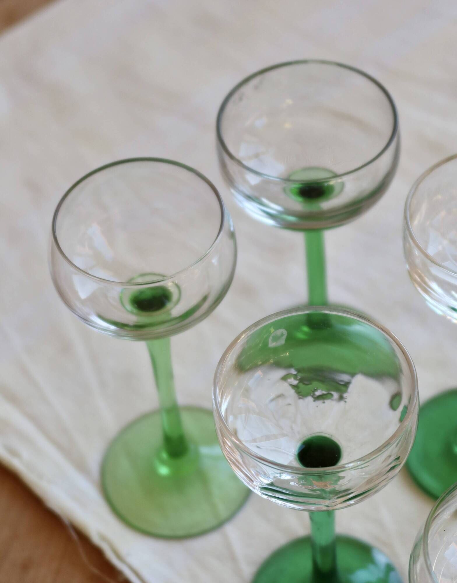 6 mismatched vintage Alsace wine glasses – Green stems