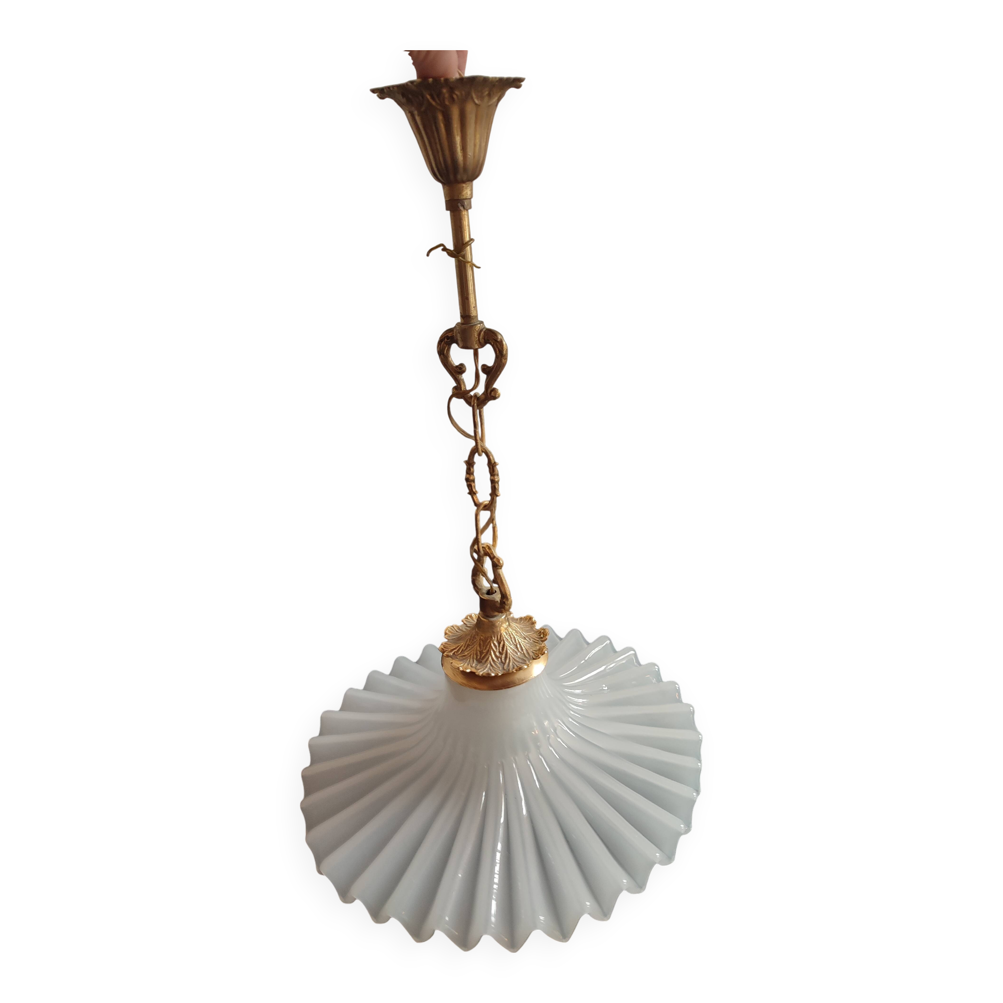 Round pendant light in pleated semi-opaque glass