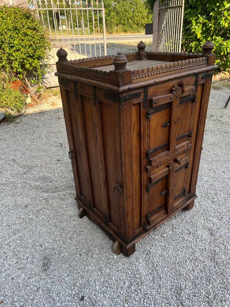Storage unit with 4 doors