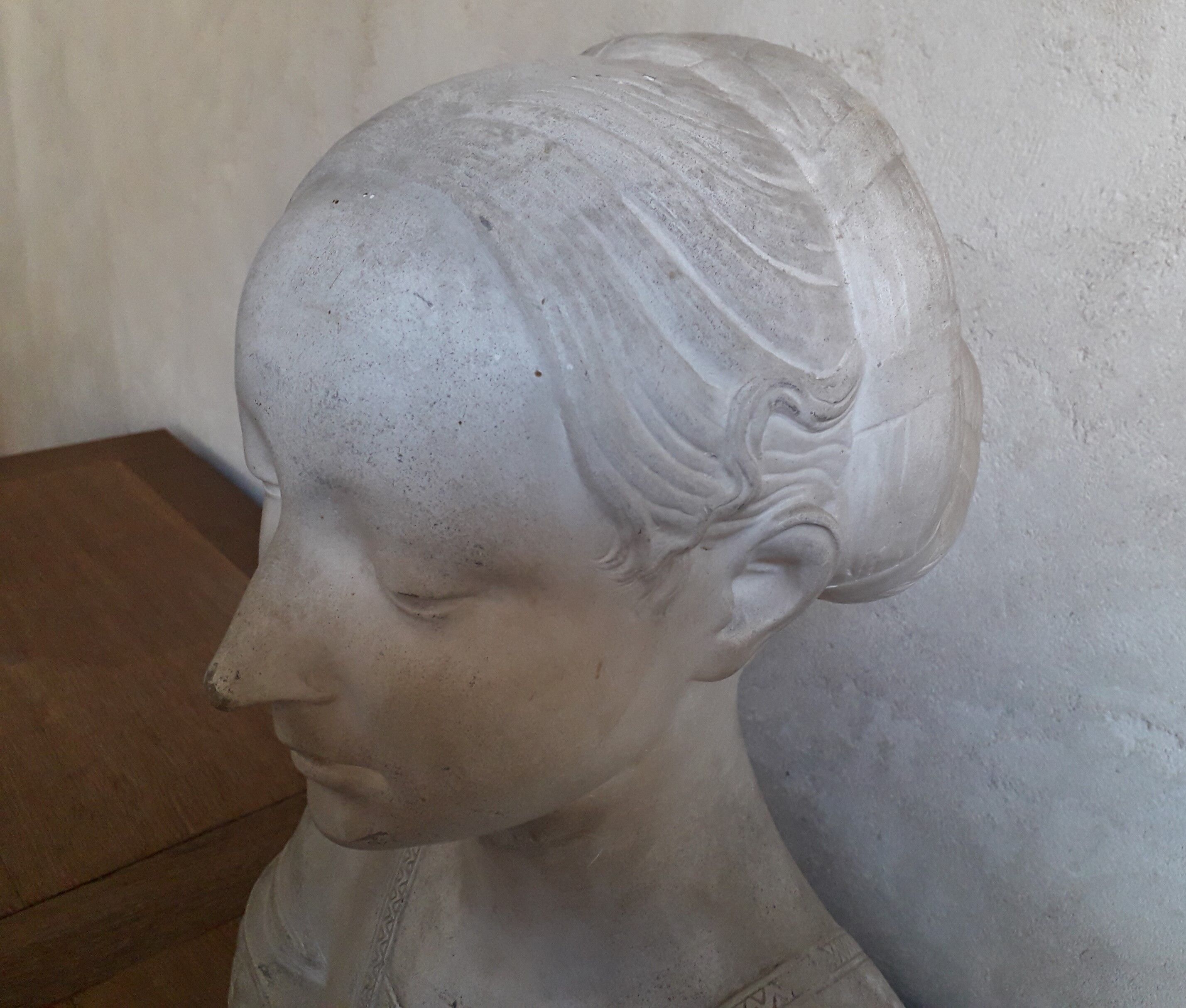 Buste en plâtre de femme ateliers du Louvre