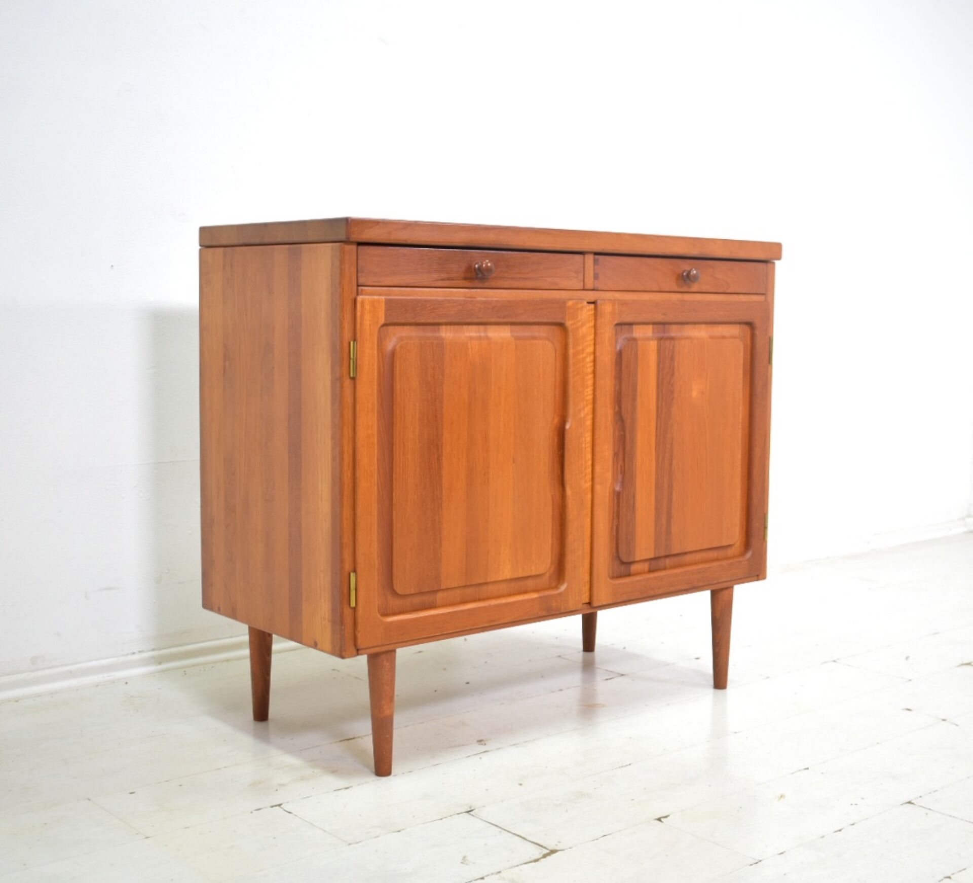 Buffet scandinave en teck massif des années 1960