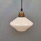 Suspension danoise, en verre blanc lait torsadé avec plateau en laiton