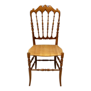 Chaise en bois et canne des années