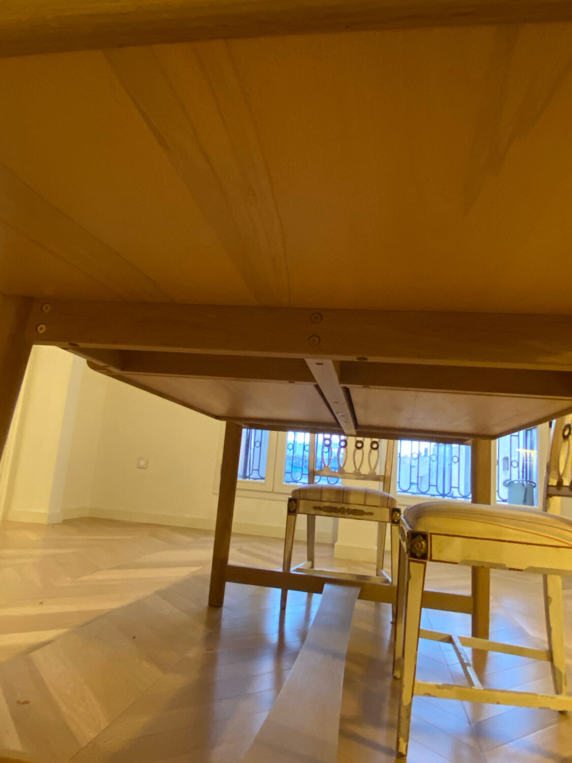 King Living coffee/dining table - extendable light wood