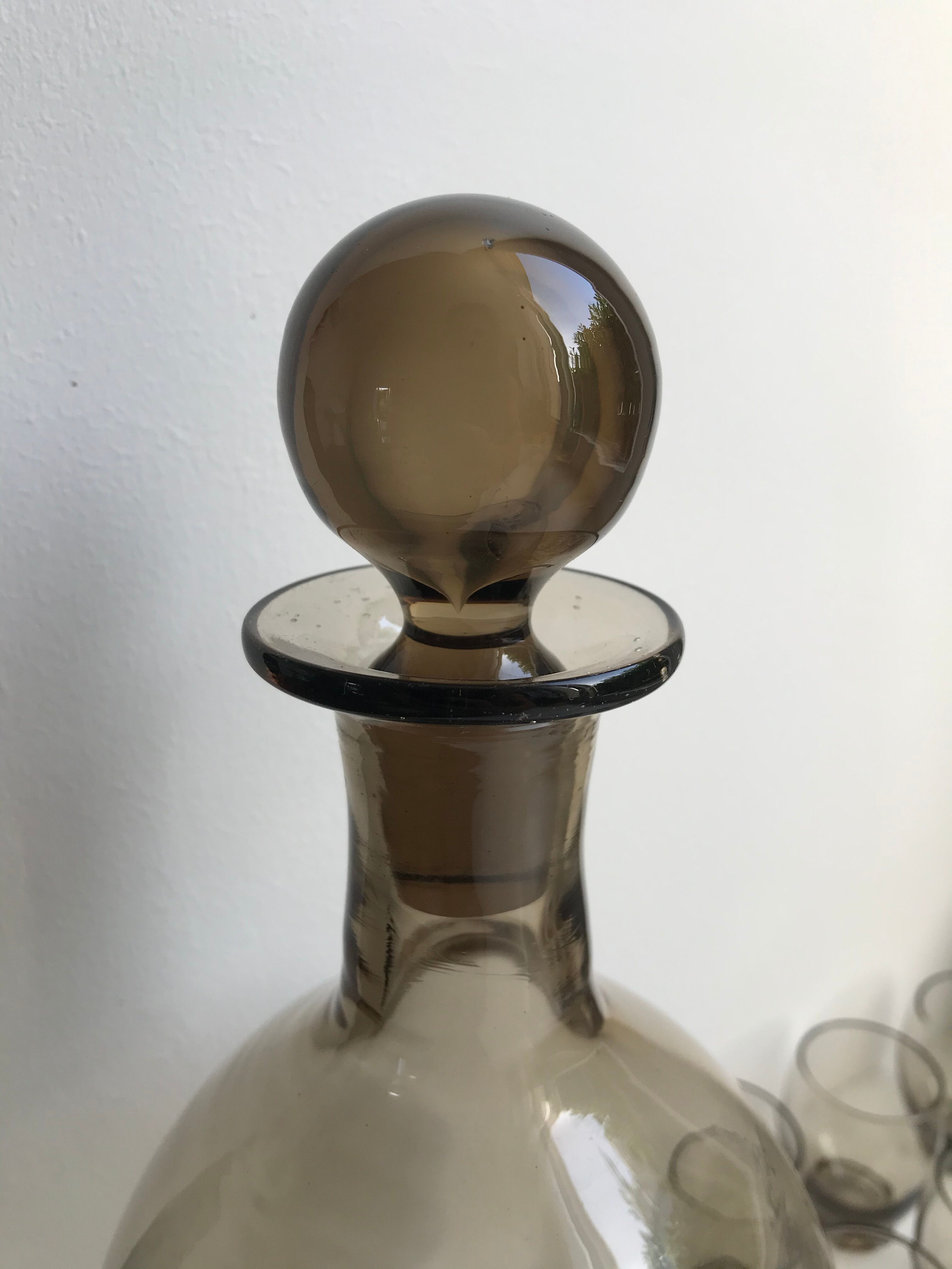 Set consisting of a carafe and 9 design liqueur glasses in Art Deco smoked glass 30s