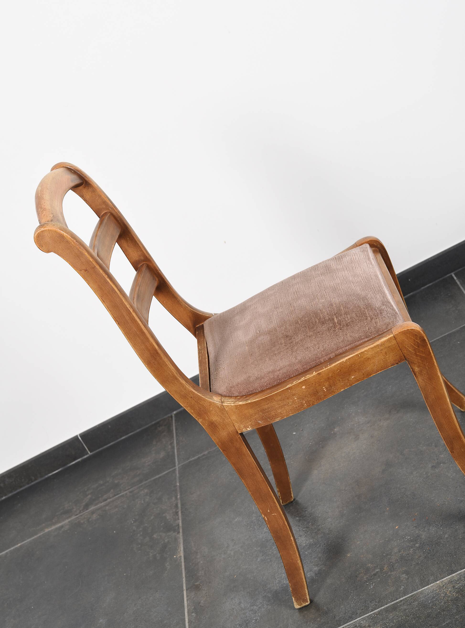 Barrette chairs with saber legs, set of 4