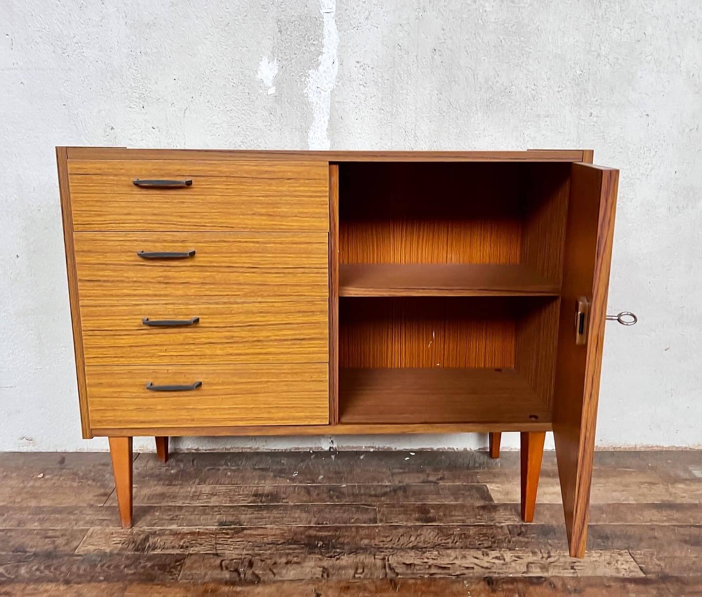 Enfilade buffet vintage Mobel en bois et formica - 1960