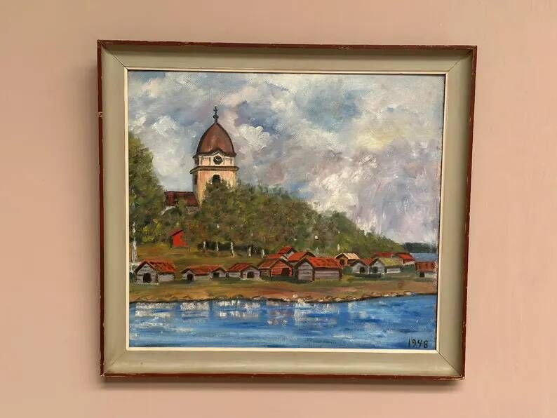 Original Swedish Oil on Panel – “Red Cottages near the Lake” by Unknown Artist 1948 – Vintage & Framed – 63 × 57 cm (24.8" × 22.4")