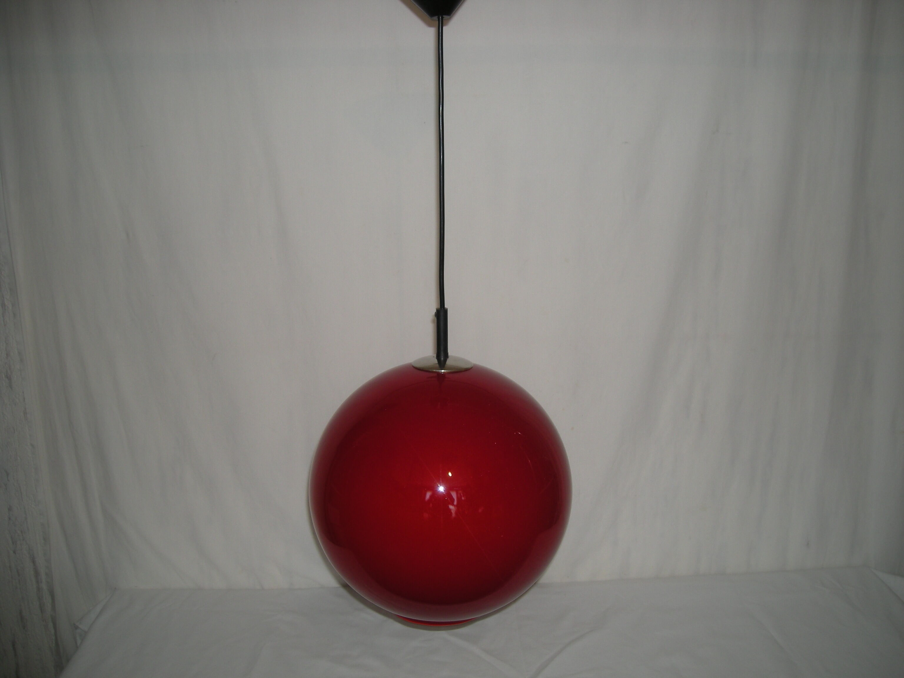 Opaline spherical suspension from the 60s - 70s