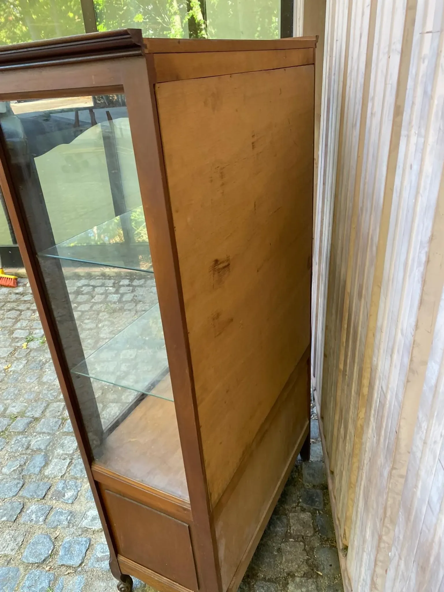 Louis XV style display cabinet in cherry wood with a mirrored back and glass shelves.