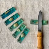 Shell-inclusion resin knife rest 1950