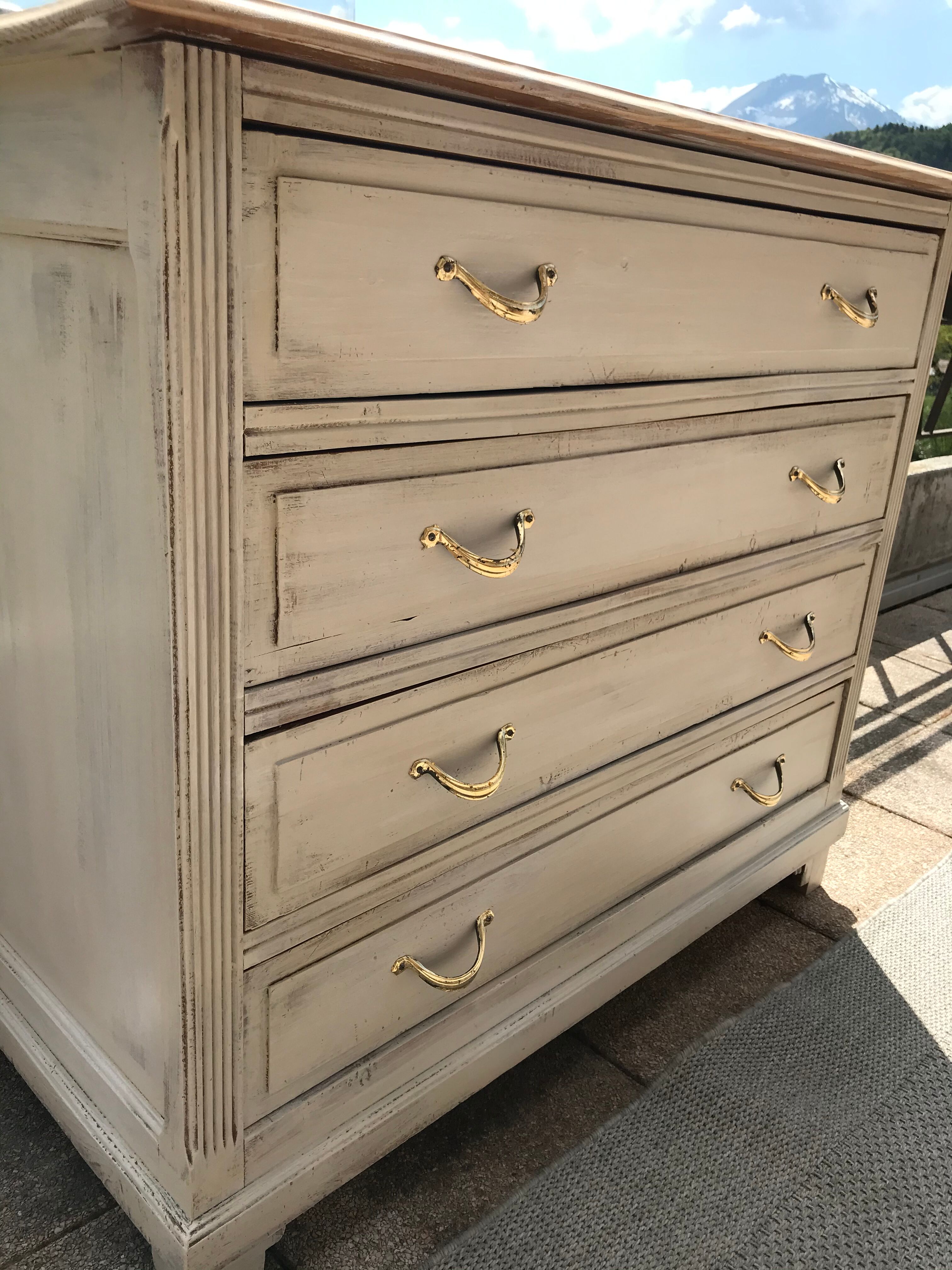 Old white patinated/cream dresser