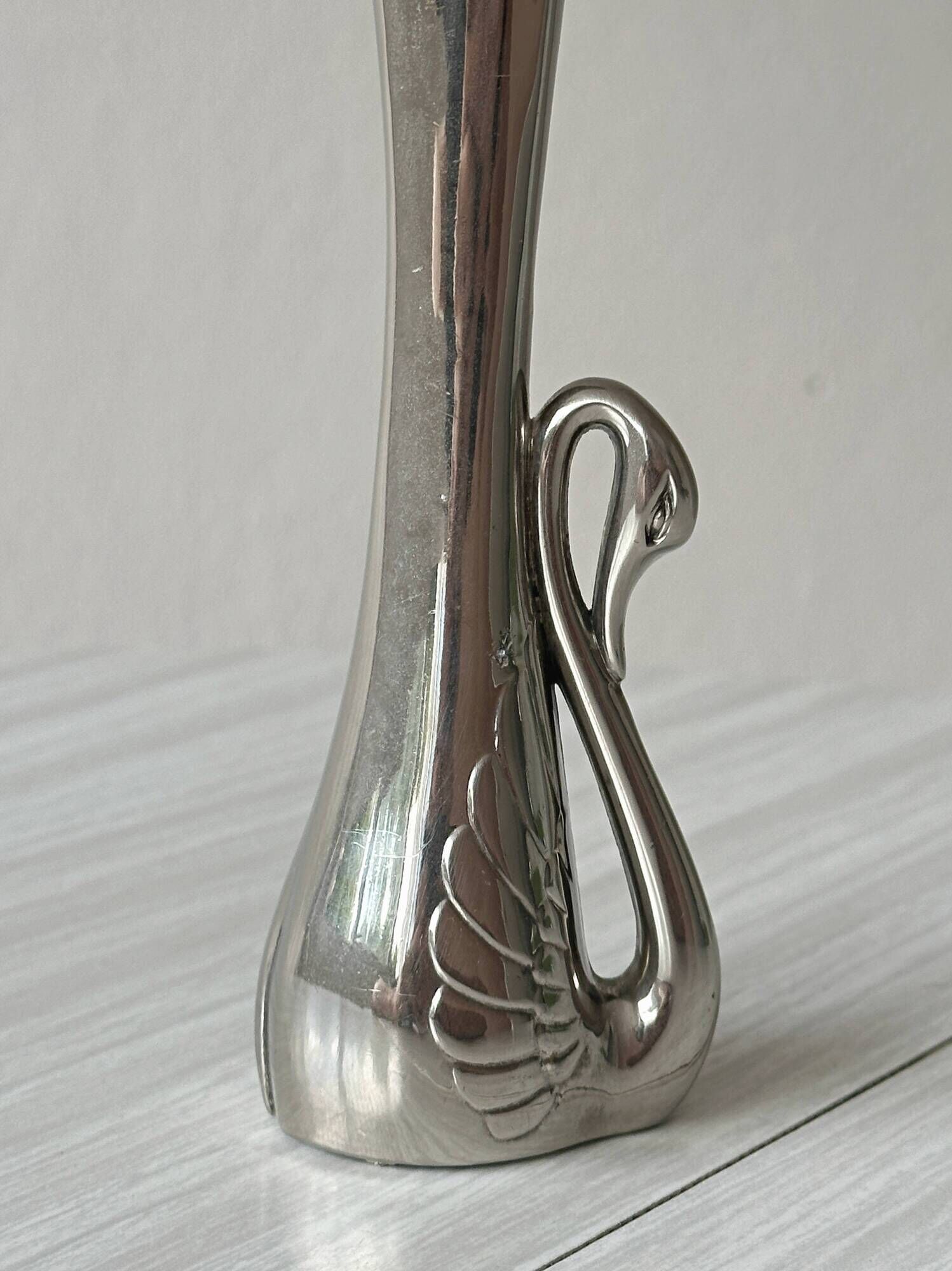 Swan metal single flower vase