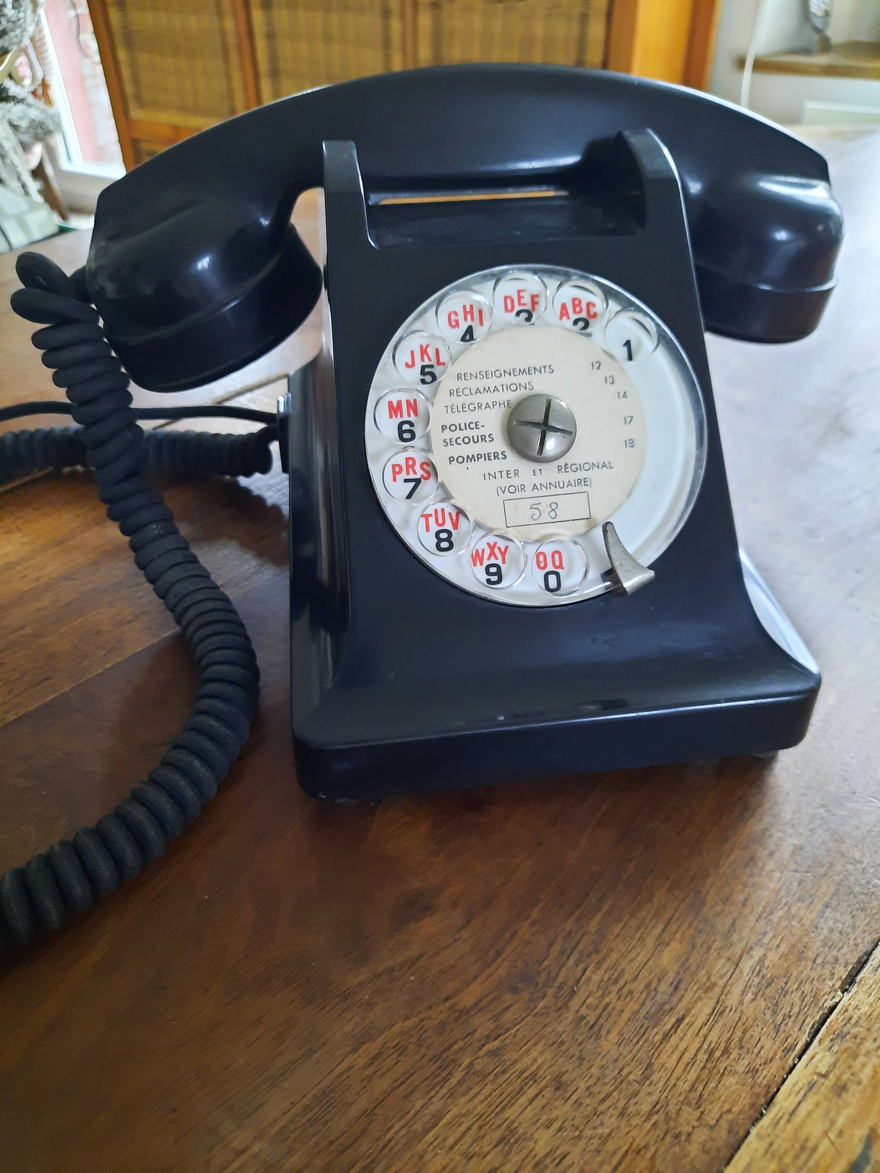 U43 bakelite vintage phone