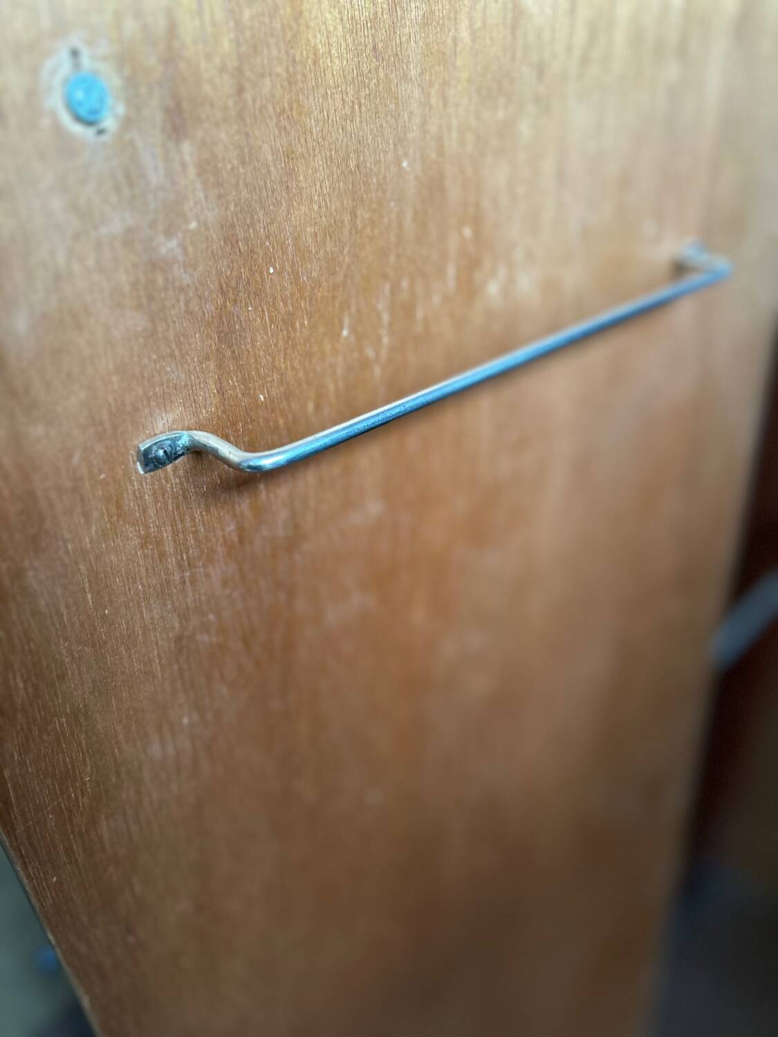 Small English wardrobe from the Art Deco period in walnut veneer - The elegance of rarity