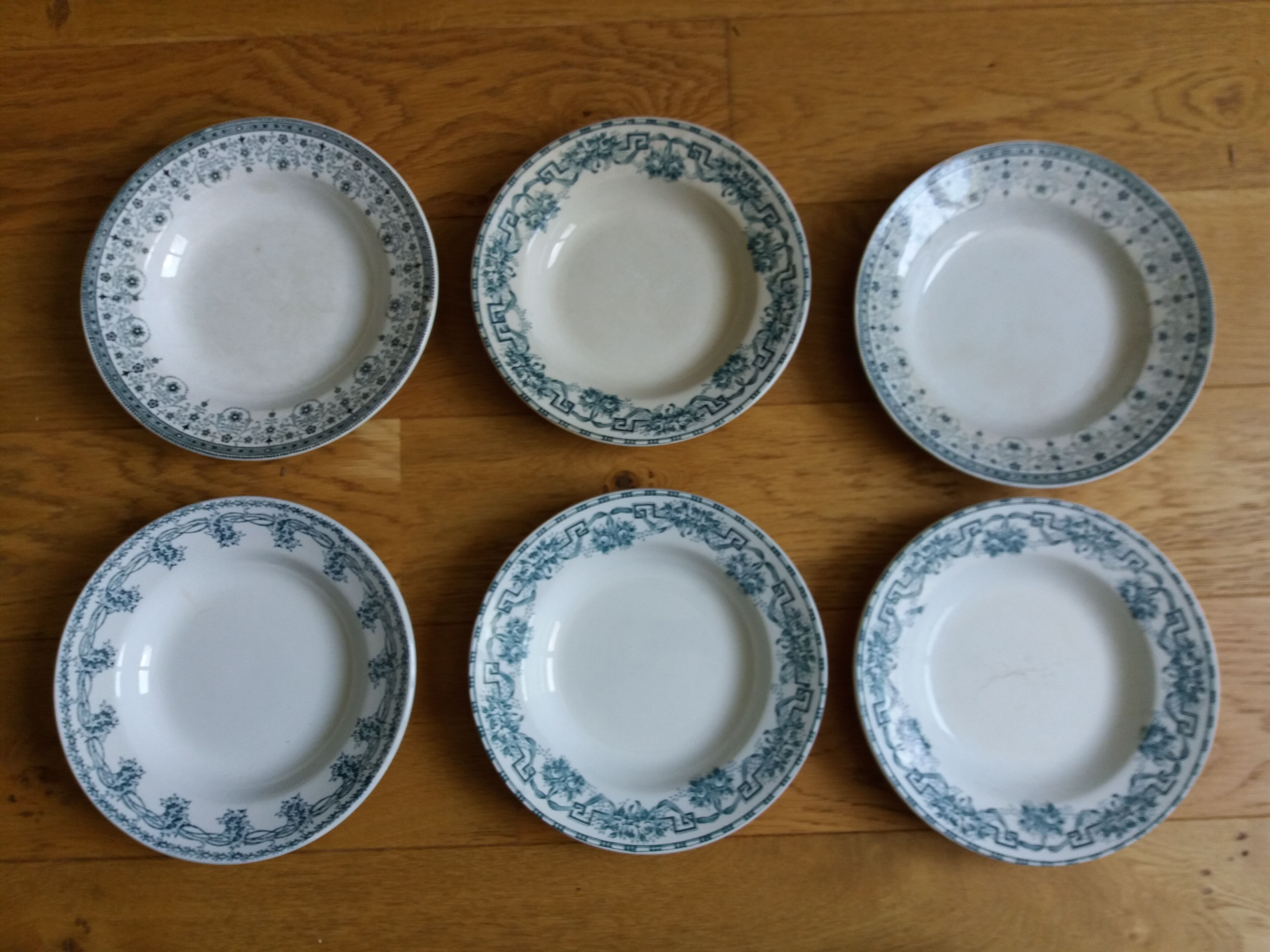 6 mismatched hollow plates Terre de fer