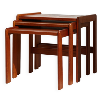 Danish solid teak nesting table, set of 3 mk9829