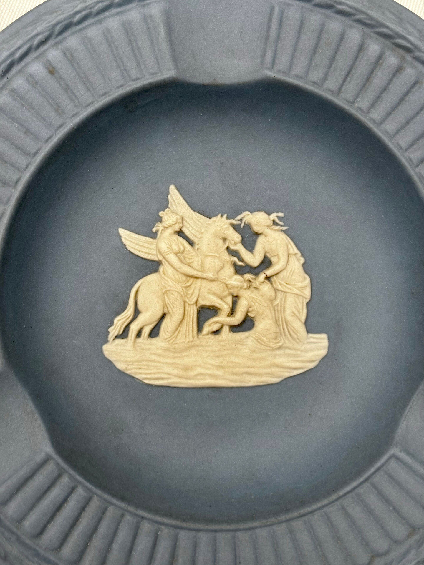 Superbe cendrier Jasperware Wedgwood england bleu