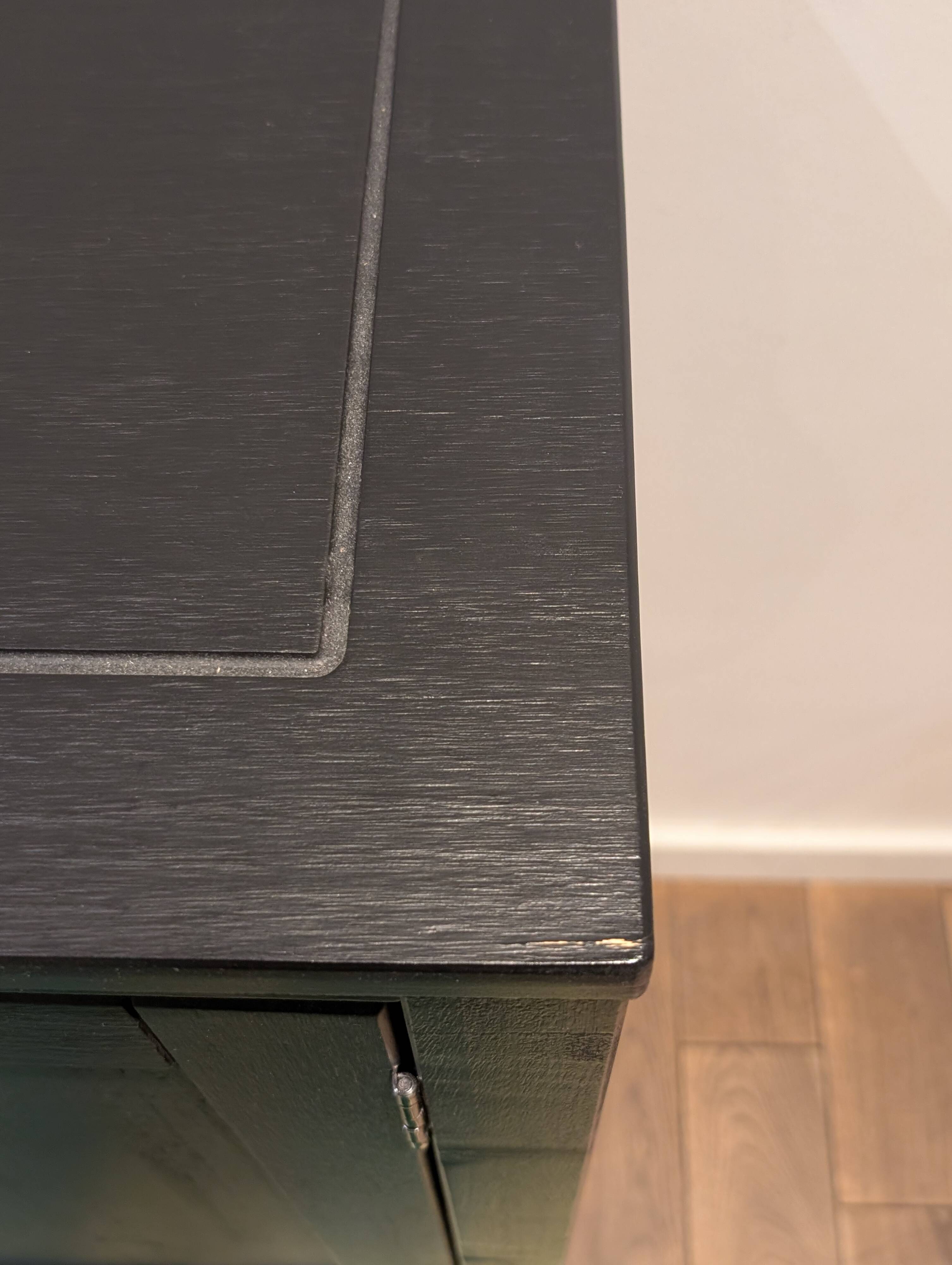 Buffet Tikamoon in black pine