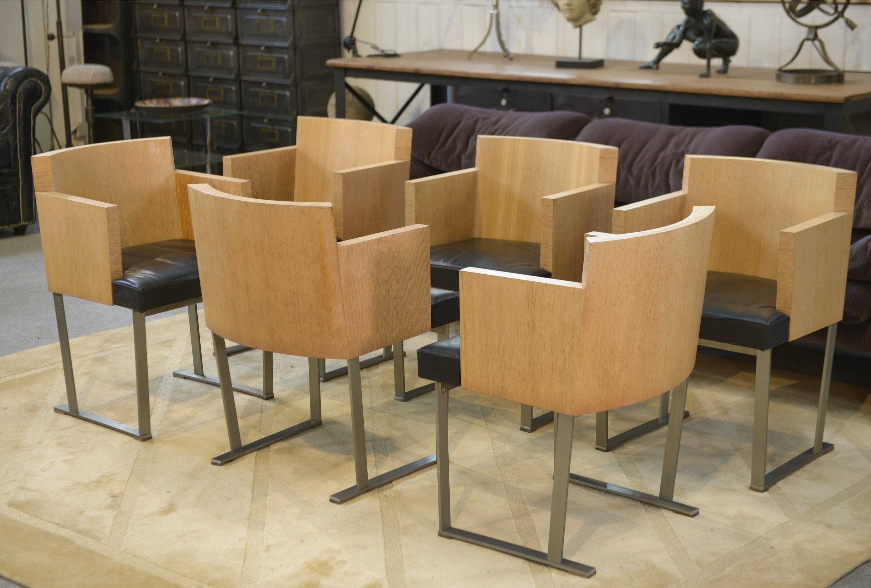 Set of 6 designer armchairs in oak and leather from the 1980s.